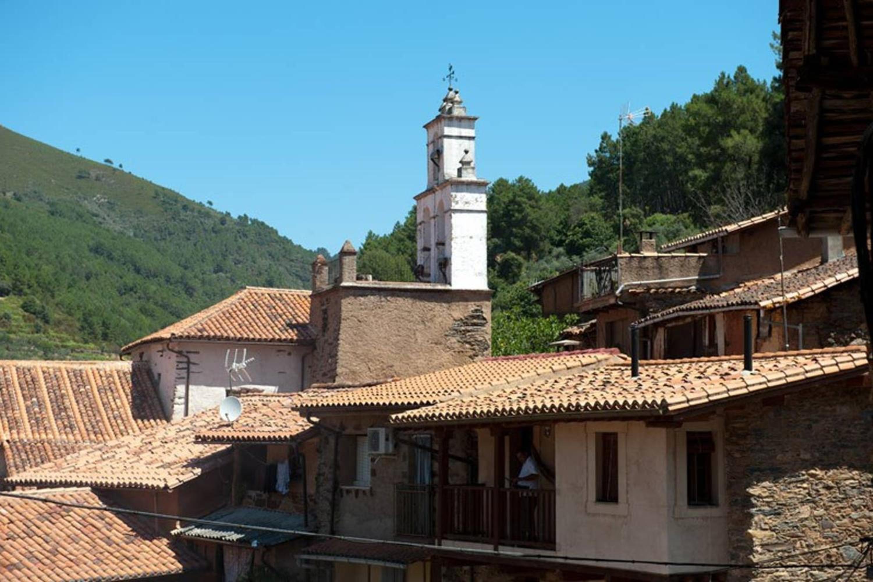 Charming House in Robledillo de Gata with Fireplace and Terrace