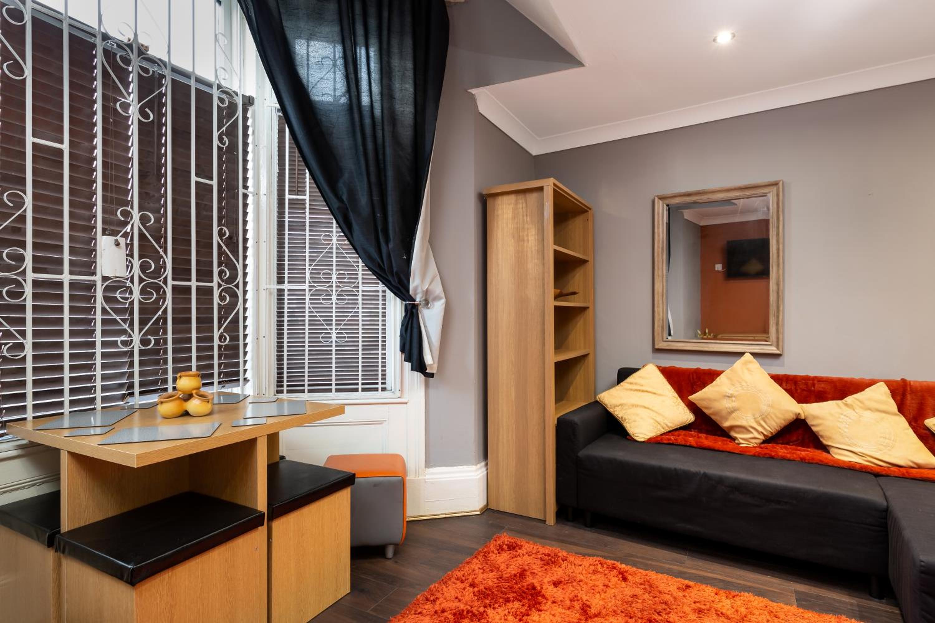 Stockton Town Centre Apartments free parking and Wi-Fi view 4