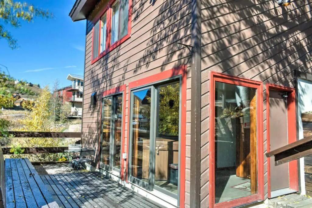 SKI IN, WALK OUT! The perfect mountain retreat!
