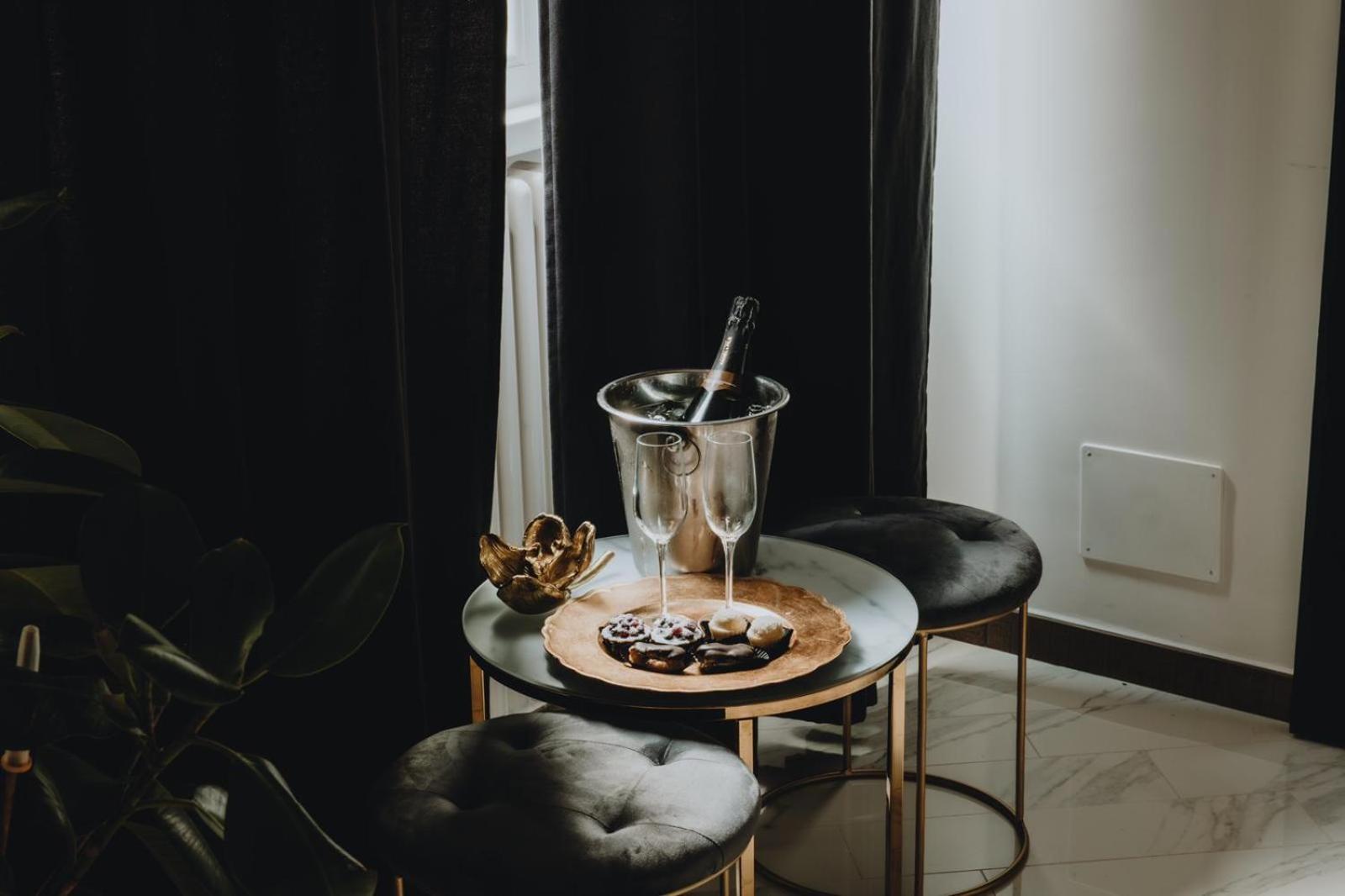 Hotel Royalroom-relaxing spa & luxury apartments - Image 1