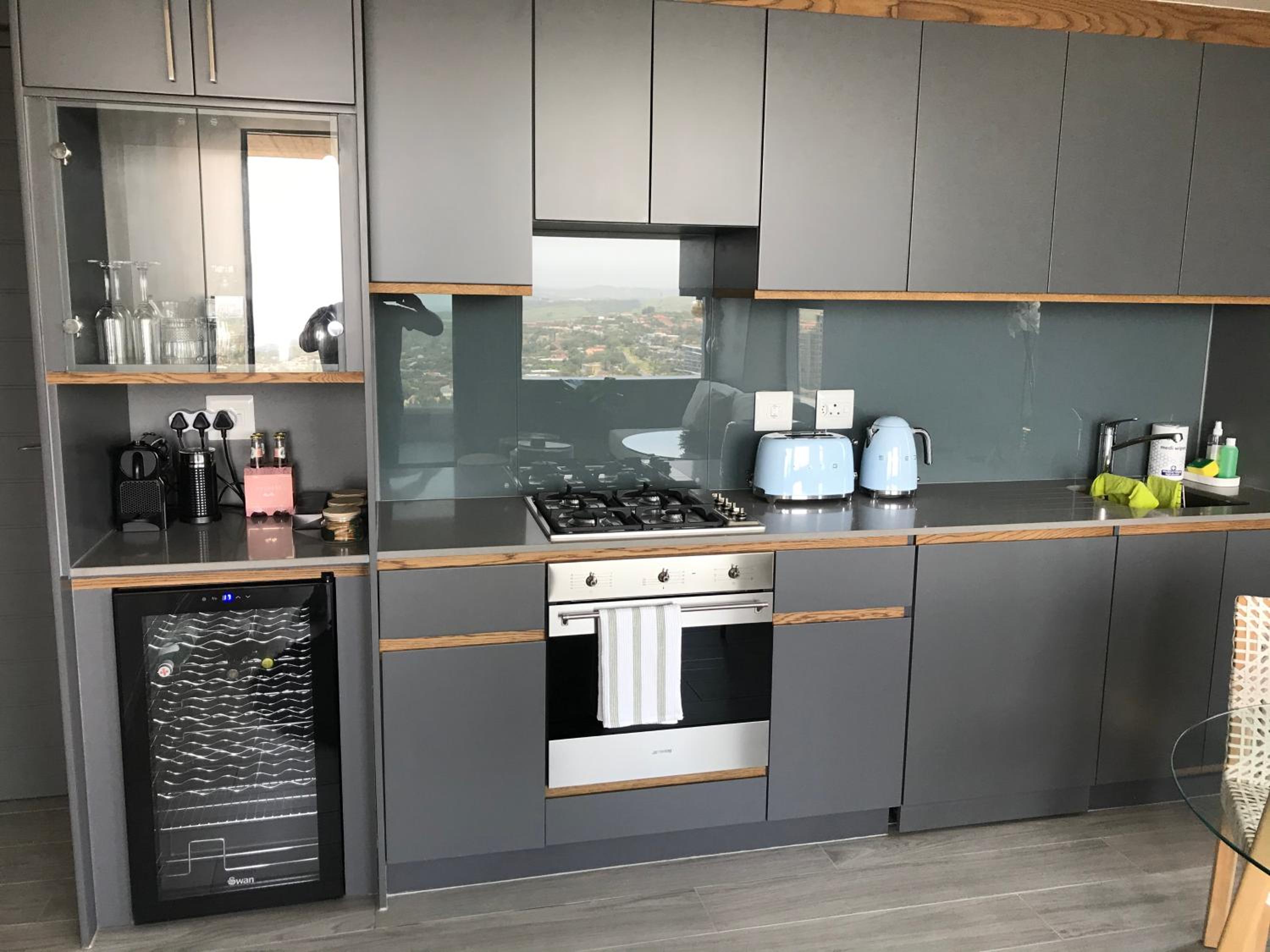 Umhlanga Arch - Ocean Views, Queen size bed plus free wifi view 3
