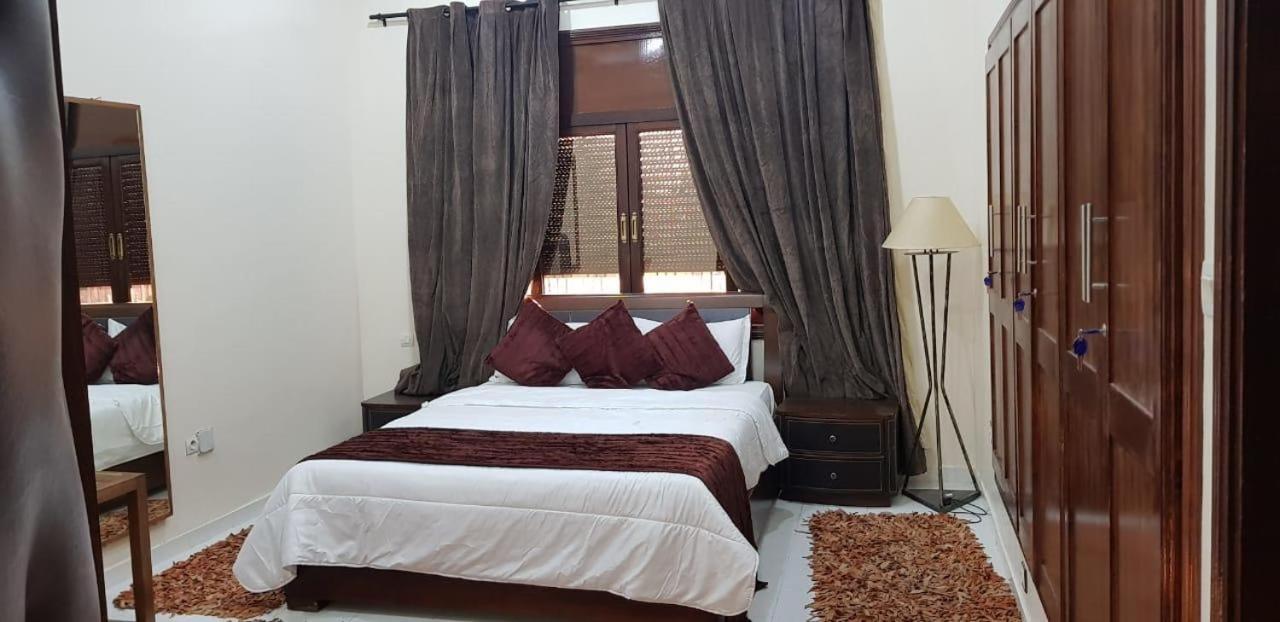 Riad Lalla Khiti