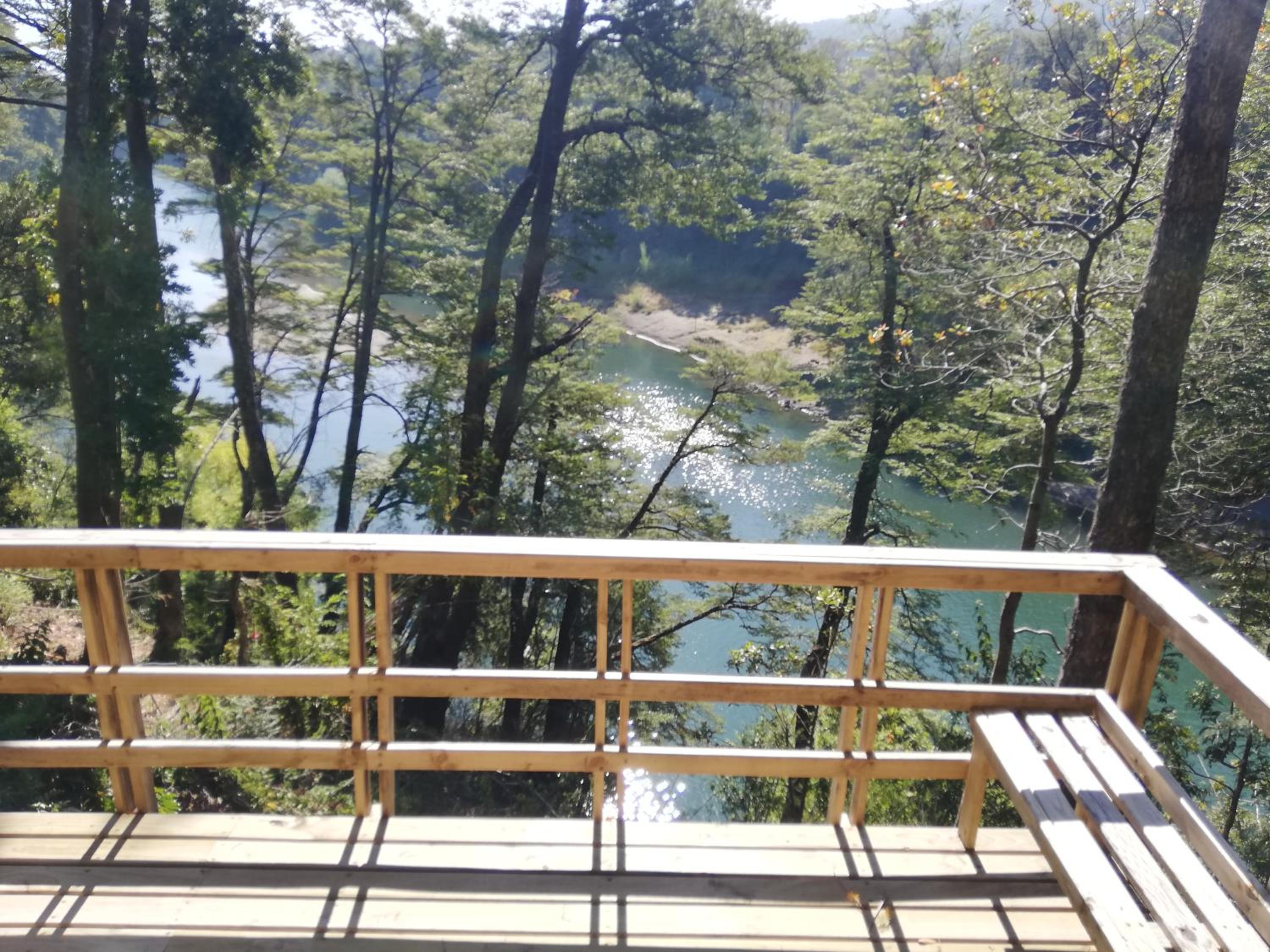 Wonderful rustic cabin 2, with native logs, on the banks of the Trancura River