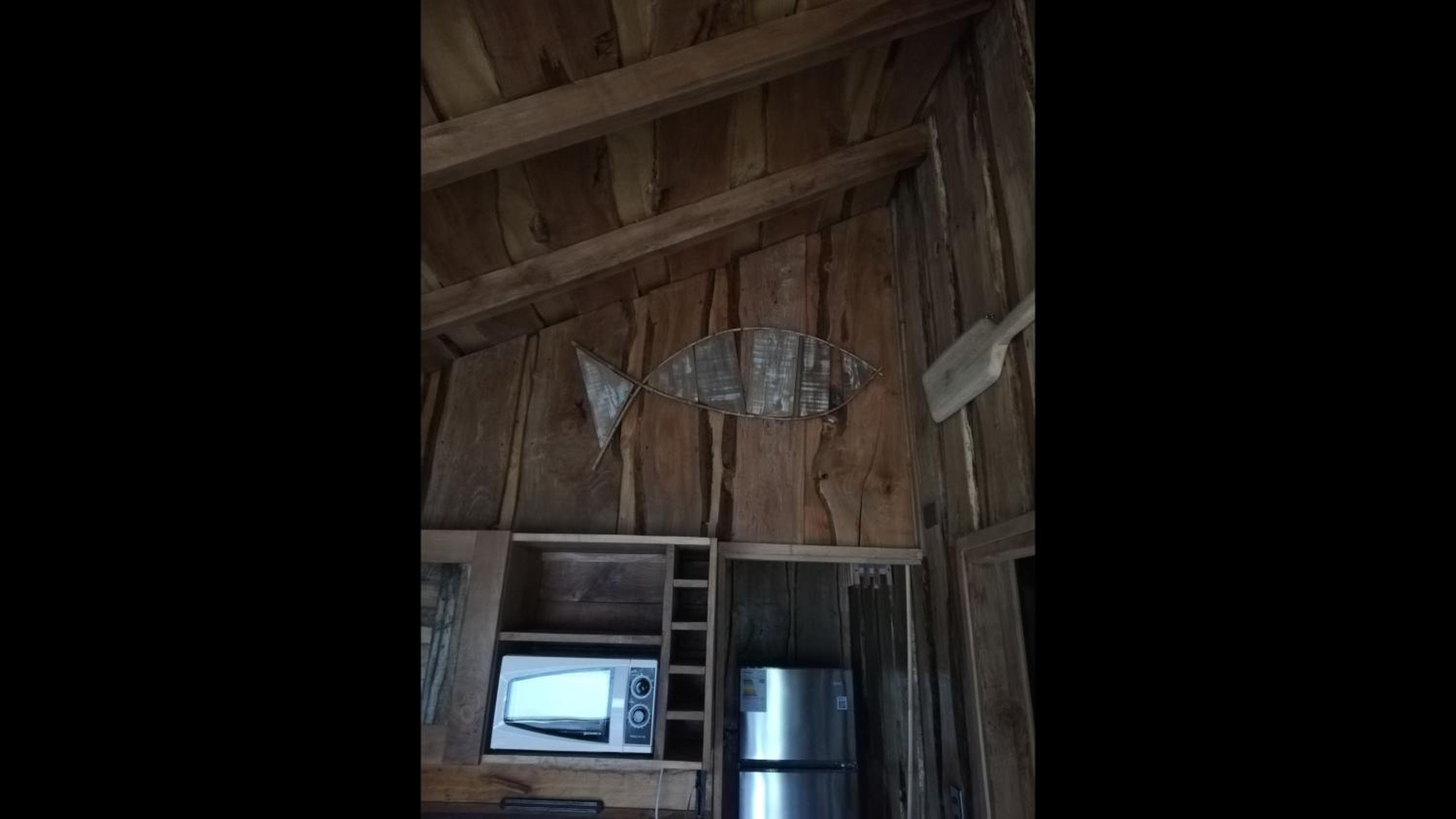 Wonderful rustic cabin 2, with native logs, on the banks of the Trancura River