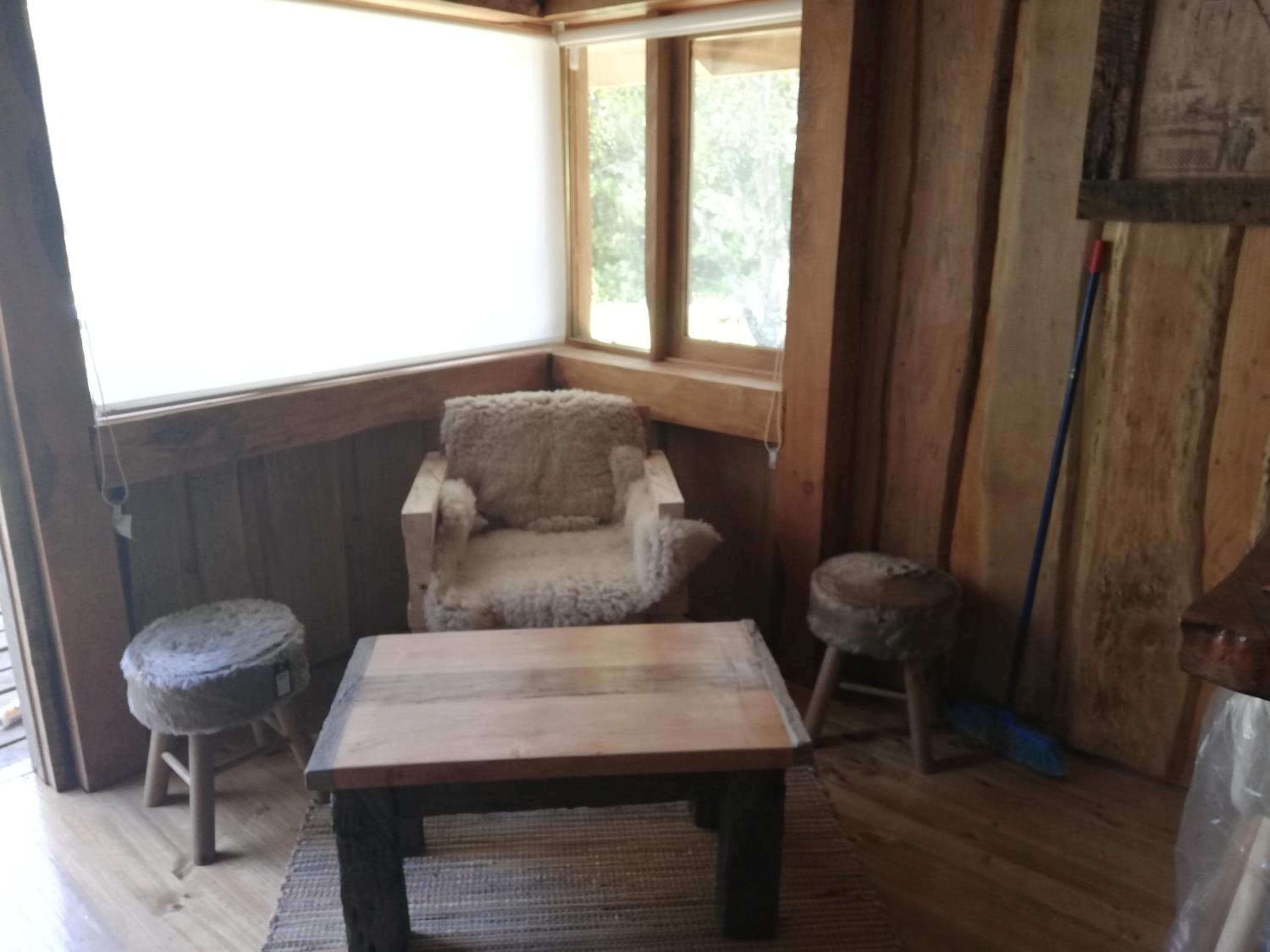 Wonderful rustic cabin 2, with native logs, on the banks of the Trancura River