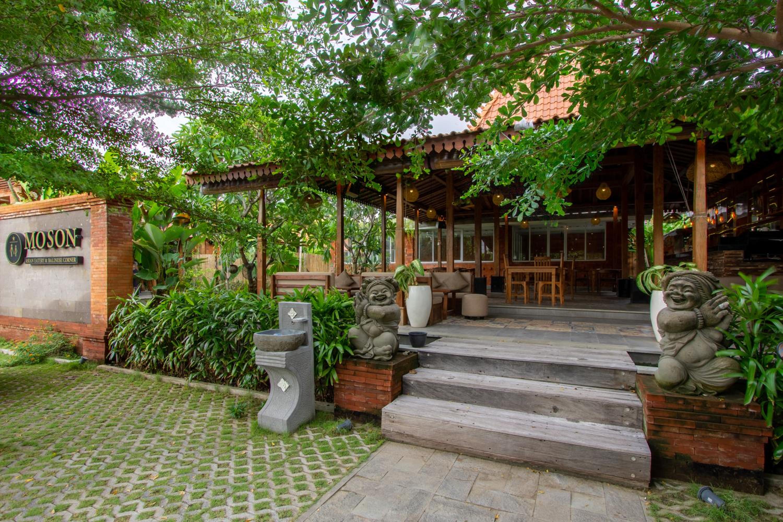 Moson Bali Villa Legian view 2