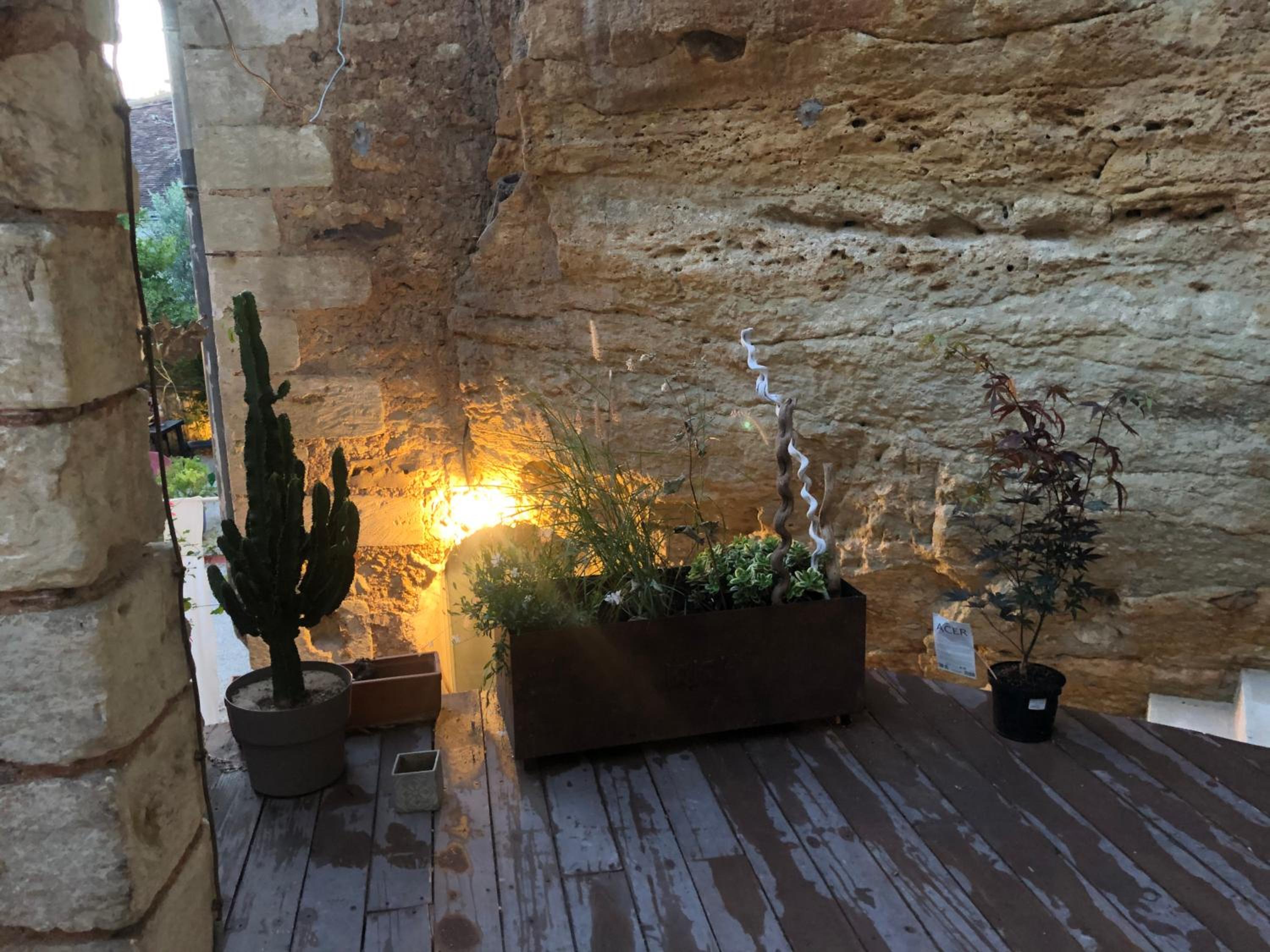 TROGLODYTE LOFT 2 view 3