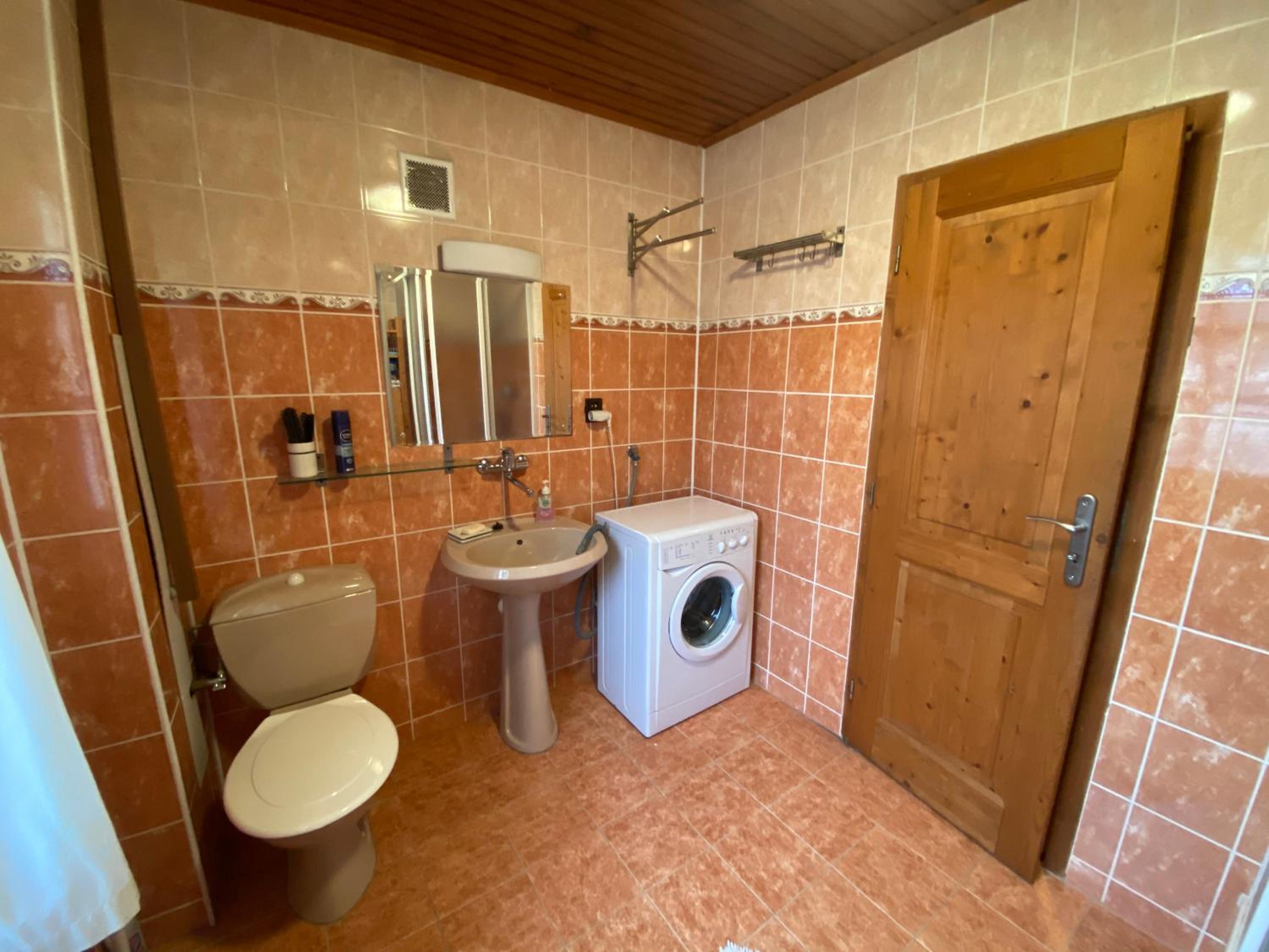 Photo 8