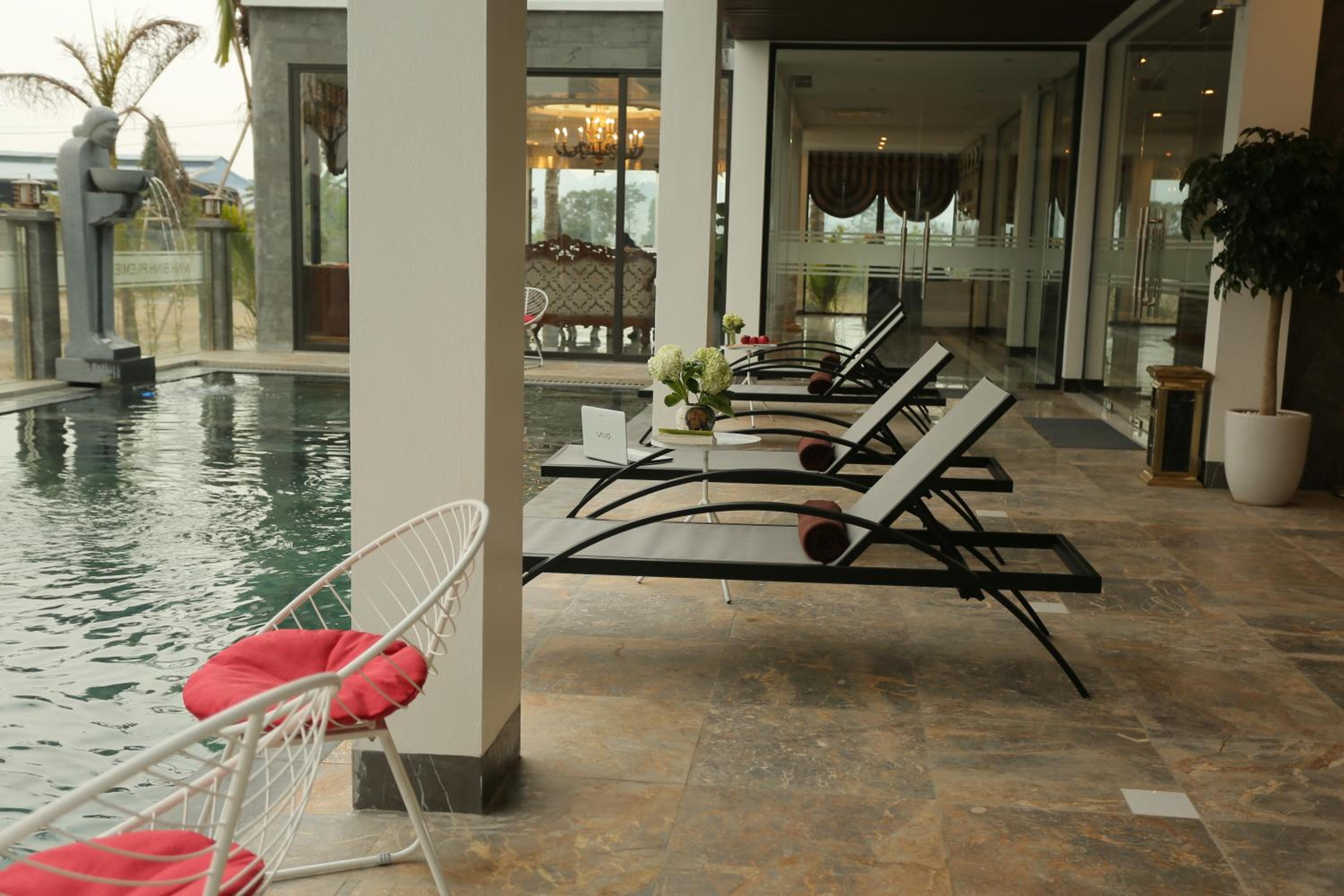 Lobby & Reception