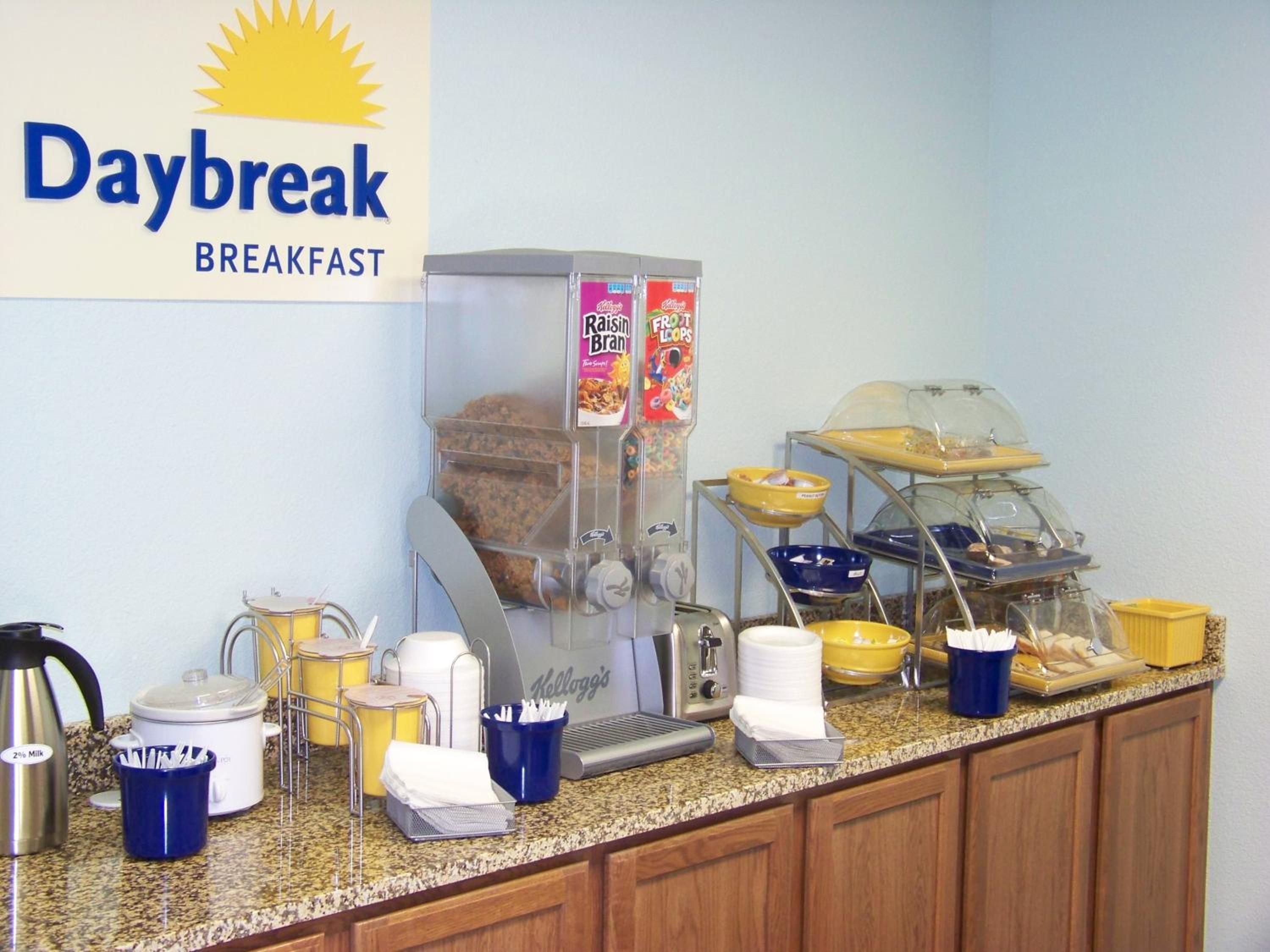 Days Inn & Suites by Wyndham Columbus NE