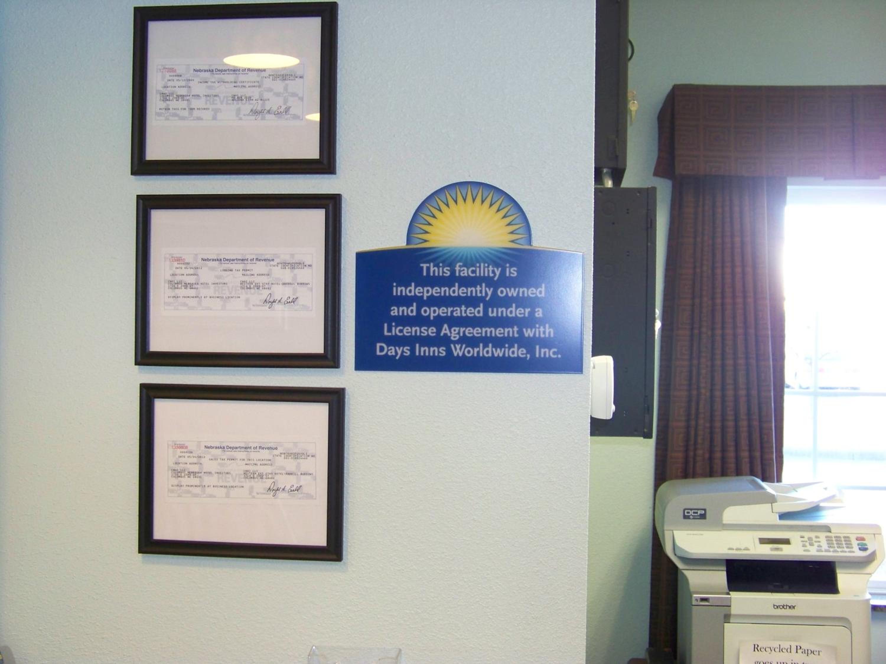 Days Inn & Suites by Wyndham Columbus NE