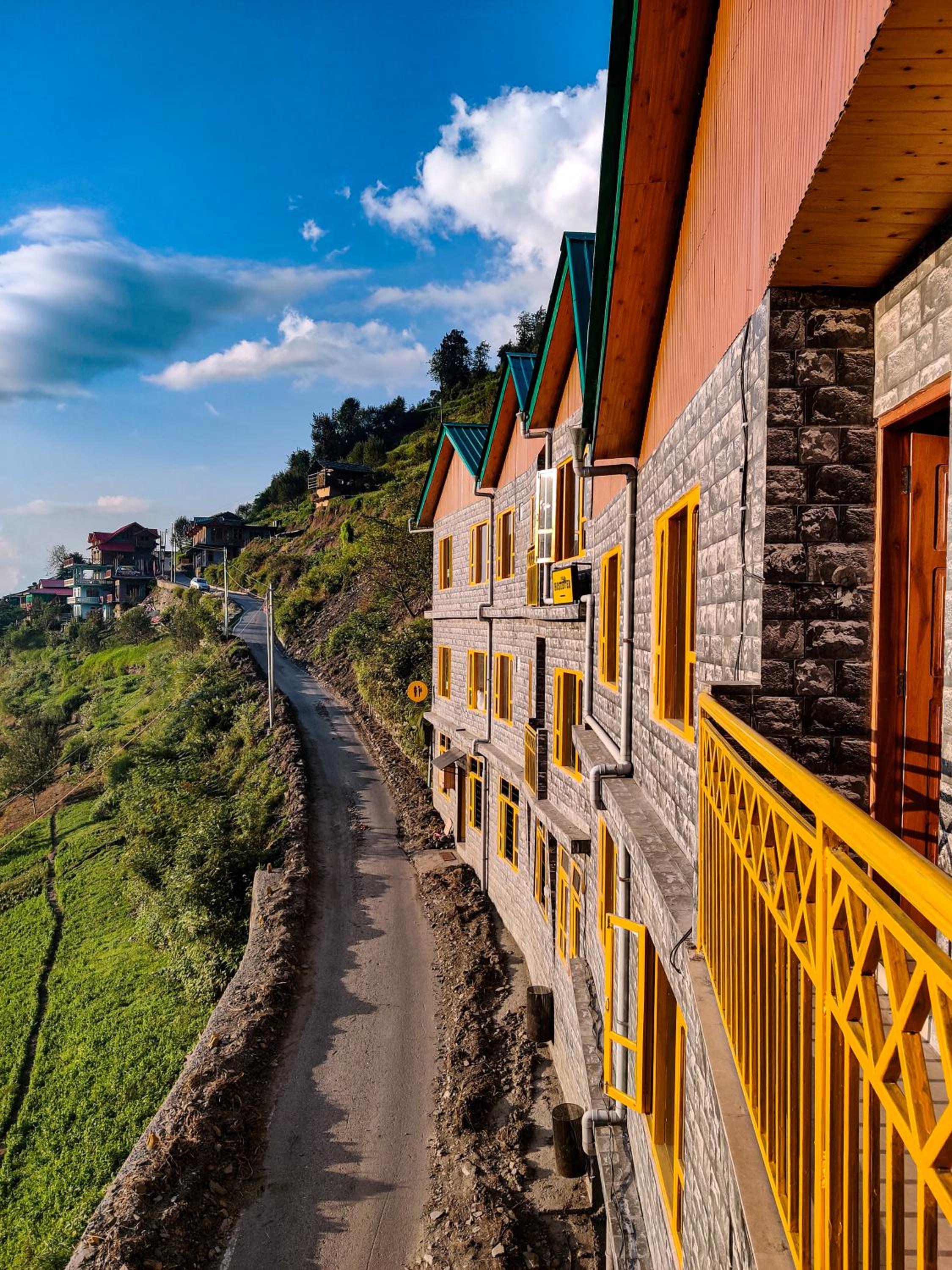 The Hosteller Shoja, Jibhi