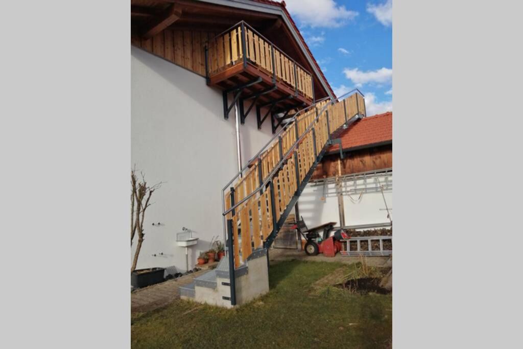 Komplette Dachwohnung mit Balkon und Bergblick view 2