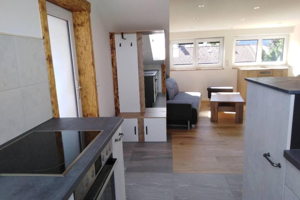 Komplette Dachwohnung mit Balkon und Bergblick view 4
