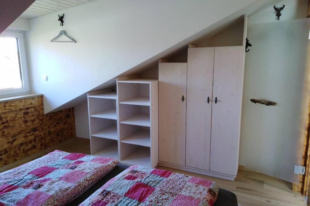 Komplette Dachwohnung mit Balkon und Bergblick view 5