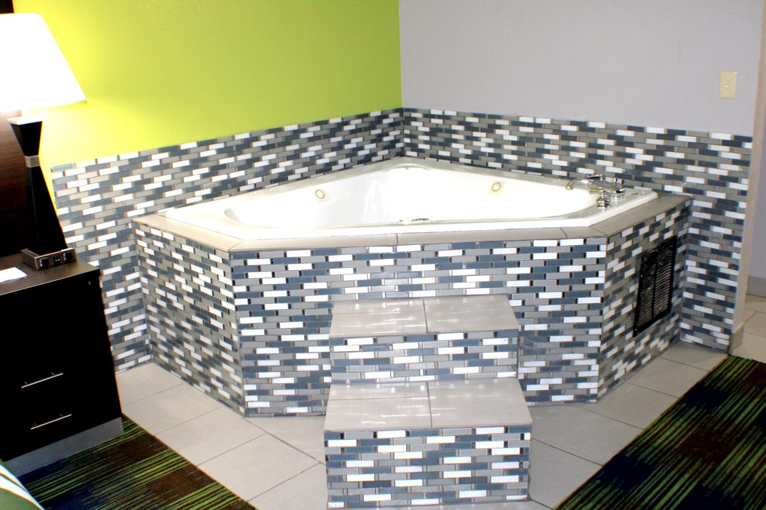 Bloomington Vacations - Quality Inn  Suites Bedford West - Property Image 3