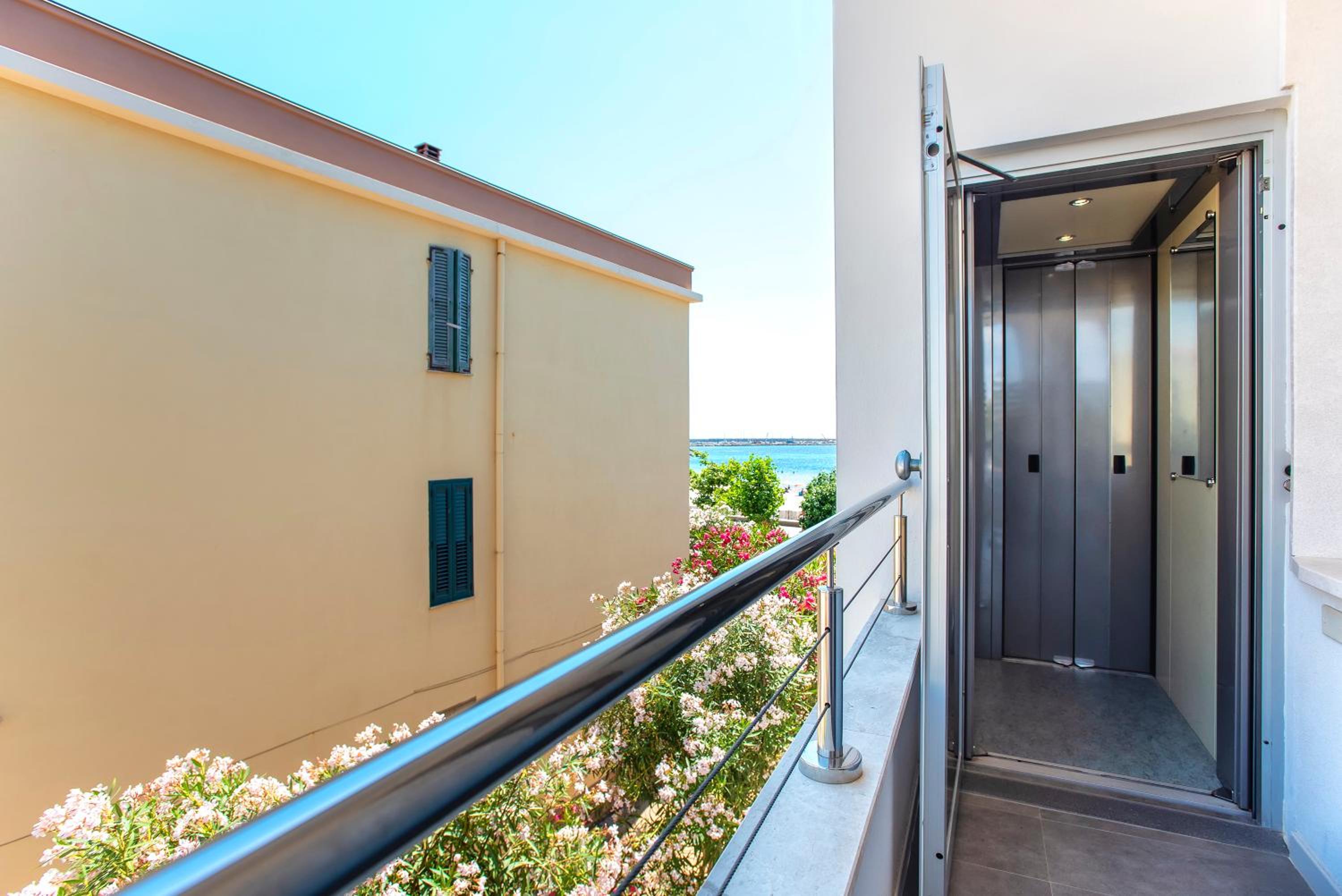 Nura's - Apartment AL MARE sea front photo 3
