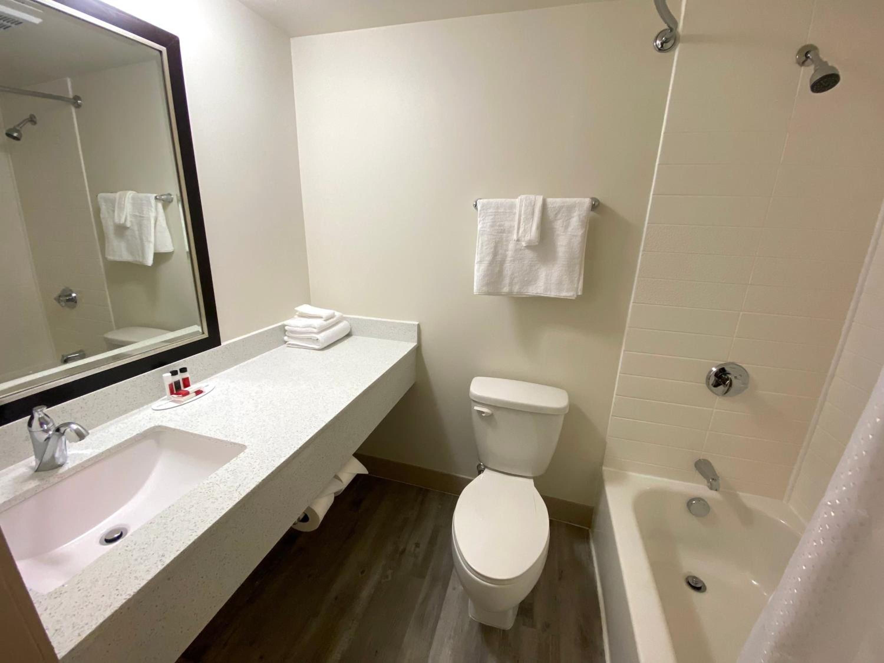 Carbondale Vacations - University Inn of Carbondale - Property Image 8