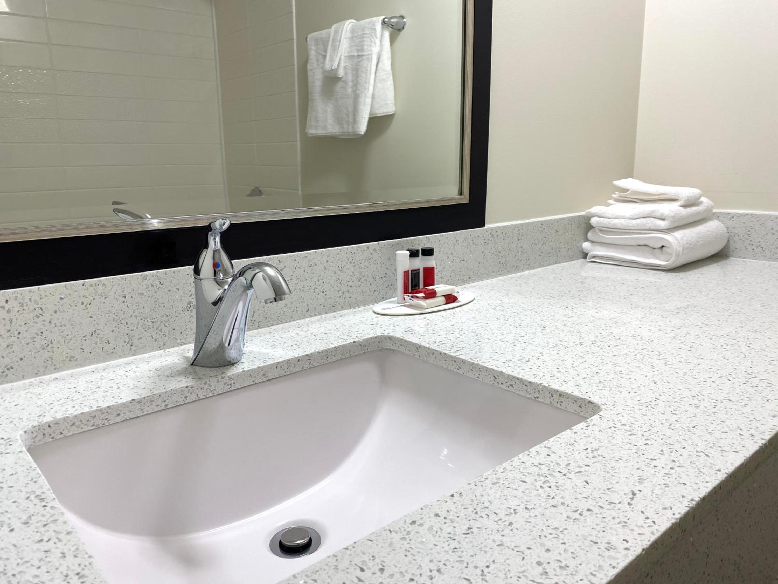 Carbondale Vacations - University Inn of Carbondale - Property Image 7