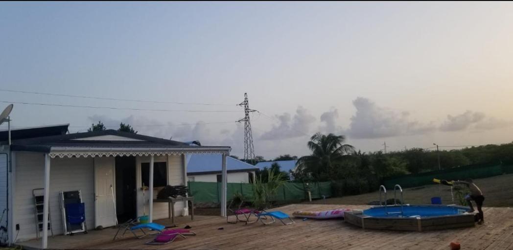 Séjournez au coeur des Tropiques Bungalow 2 chambres avec Piscine proche de la mer