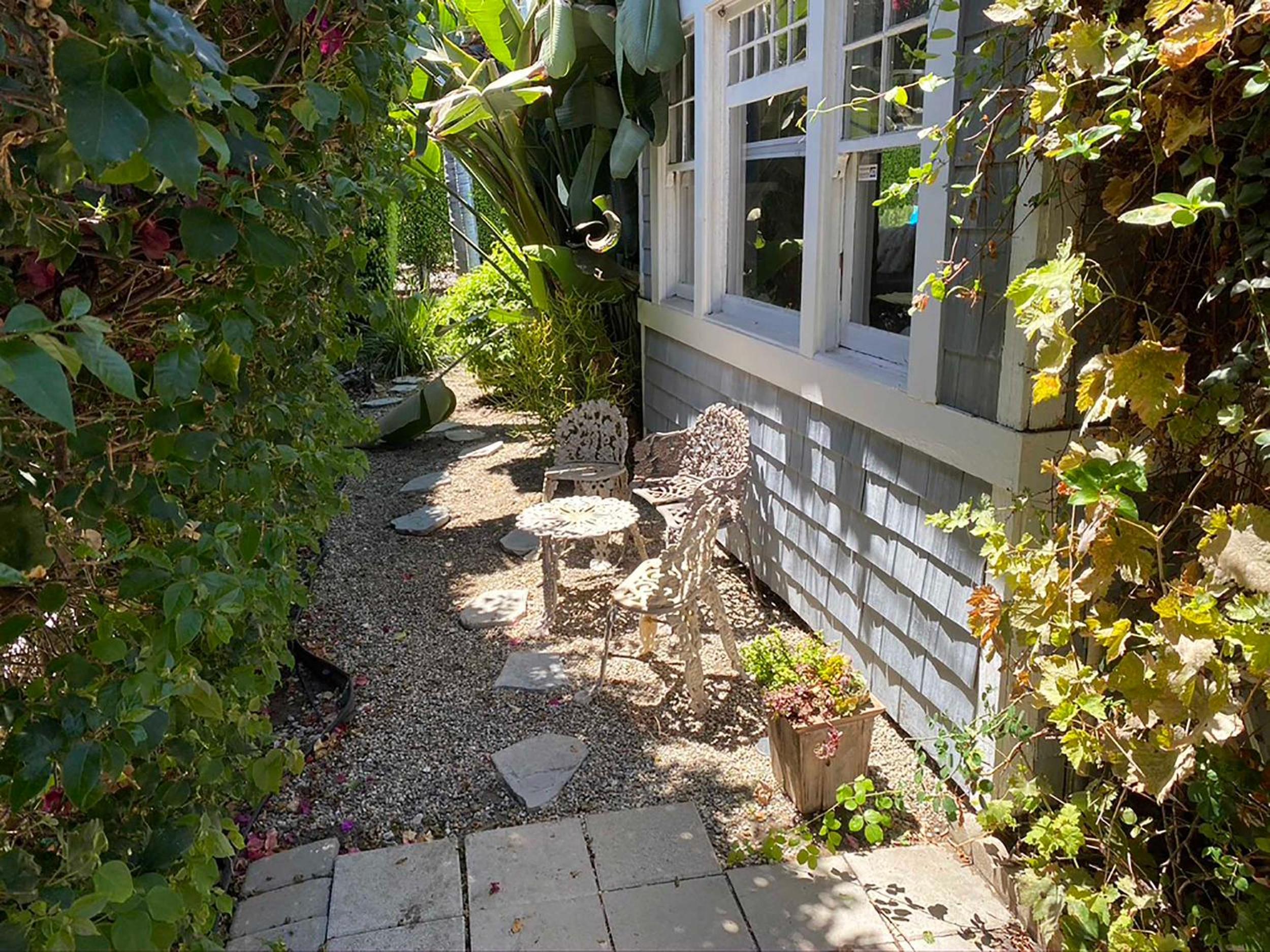 Hollywood's Garden Paradise at World Artists Living