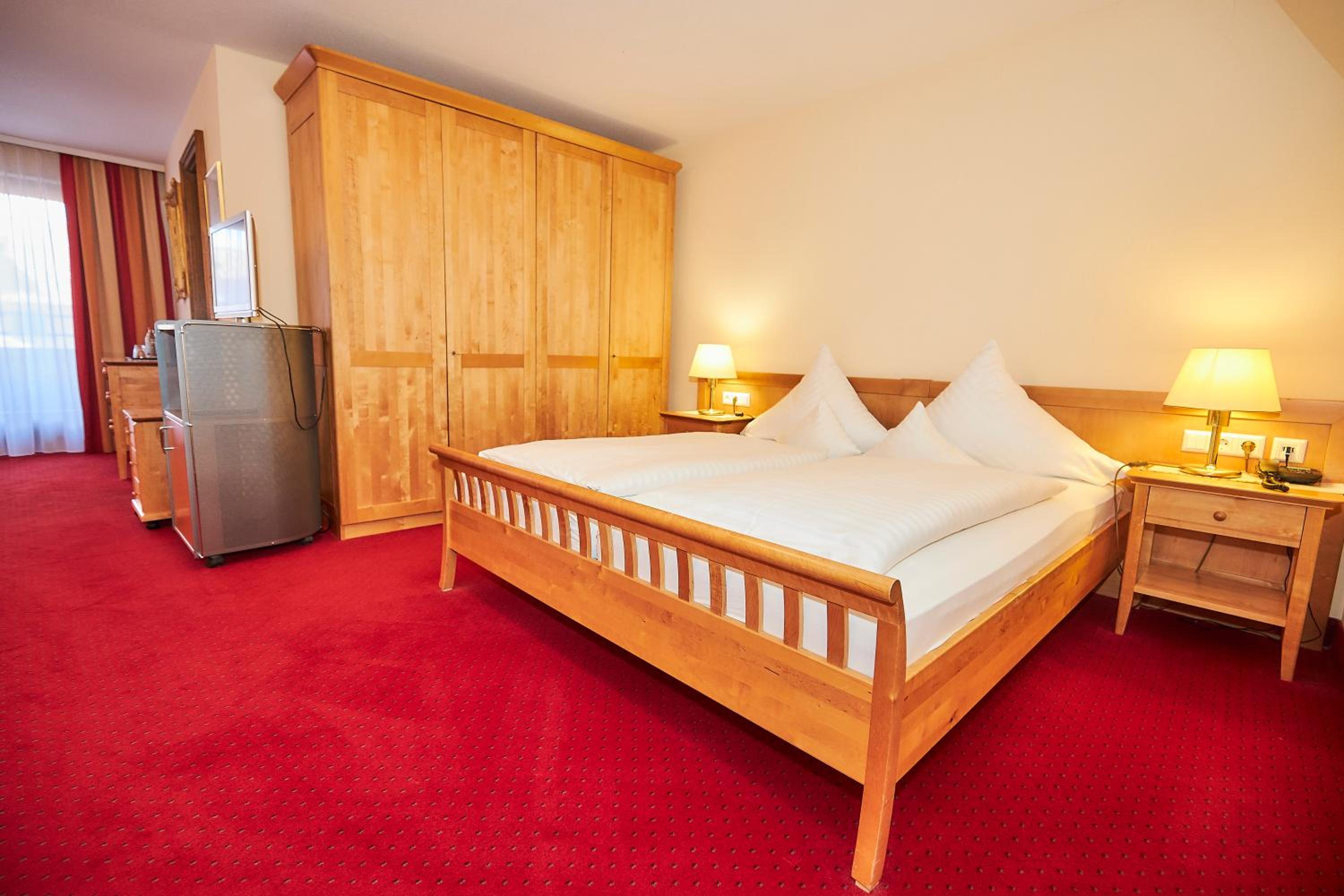 Flair Hotel Weinstube Lochner - Property Image 3