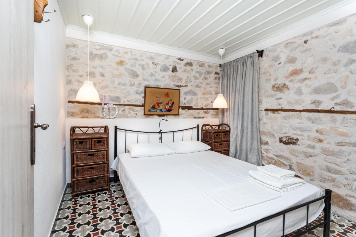 Restored 1902 stone house with superb sea view photo 5
