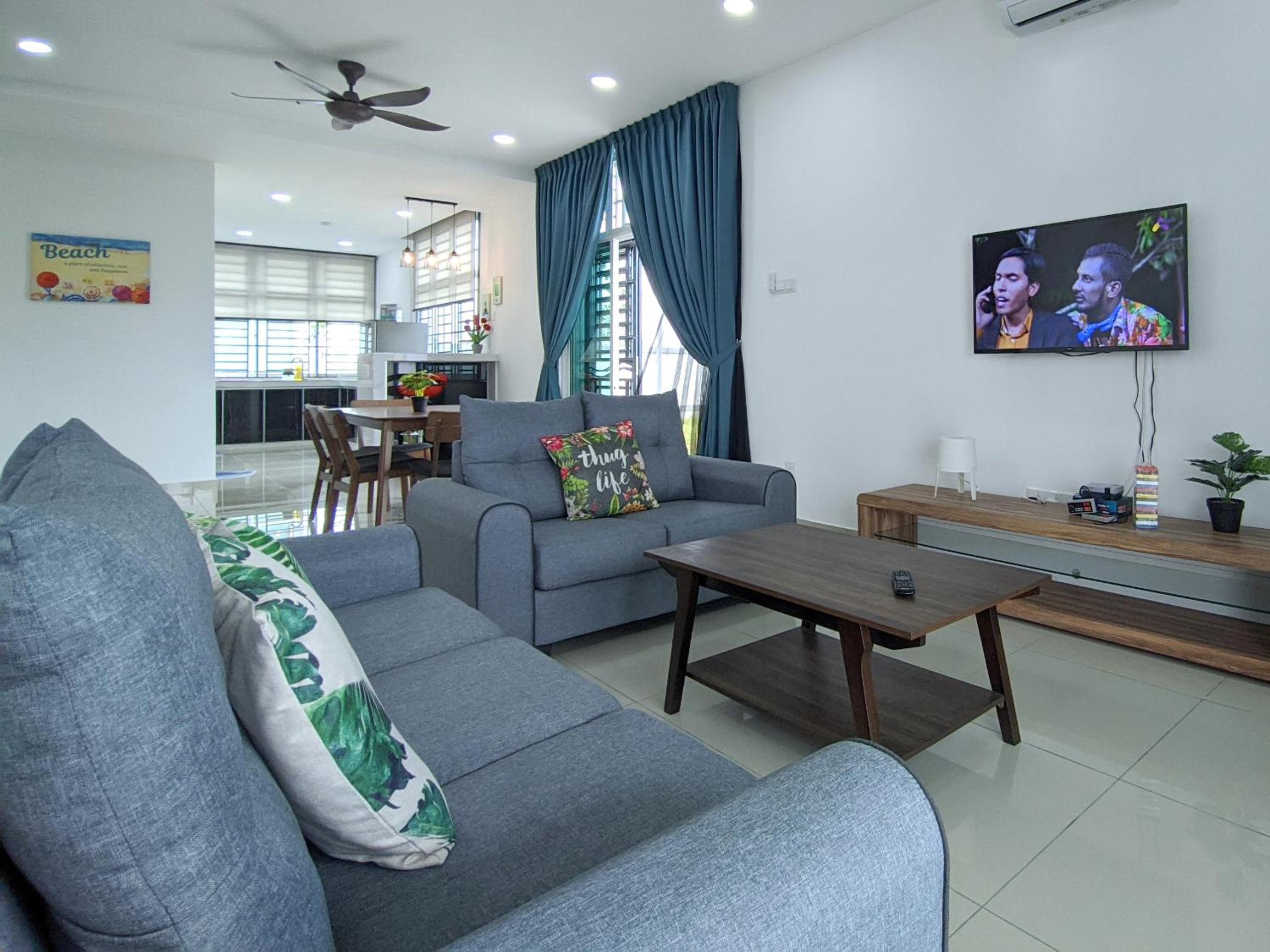 Desaru Comfy Home with Netflix Near Beach, Waterpark & BBQ photo 1