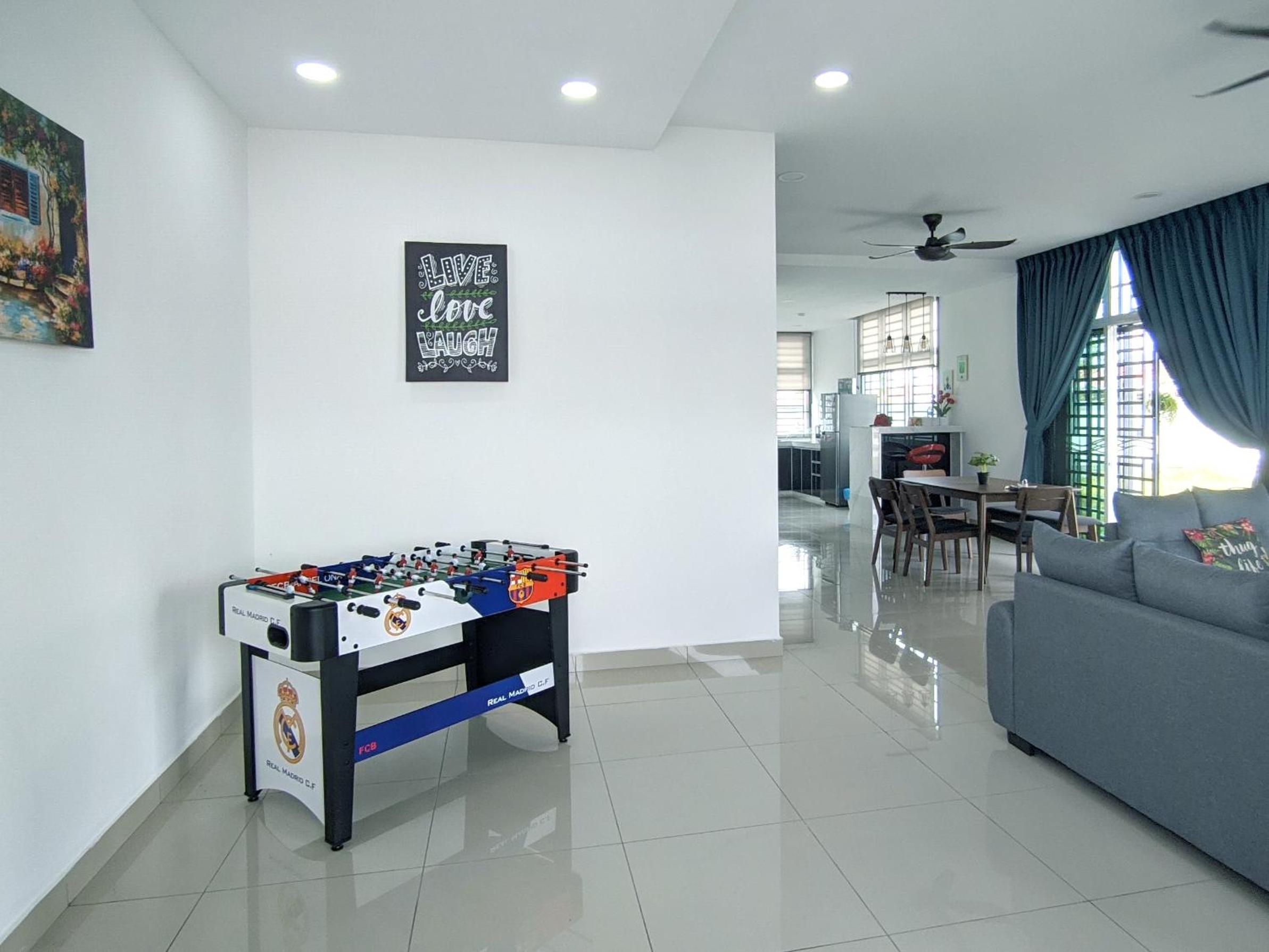 Desaru Comfy Home with Netflix Near Beach, Waterpark & BBQ photo 2