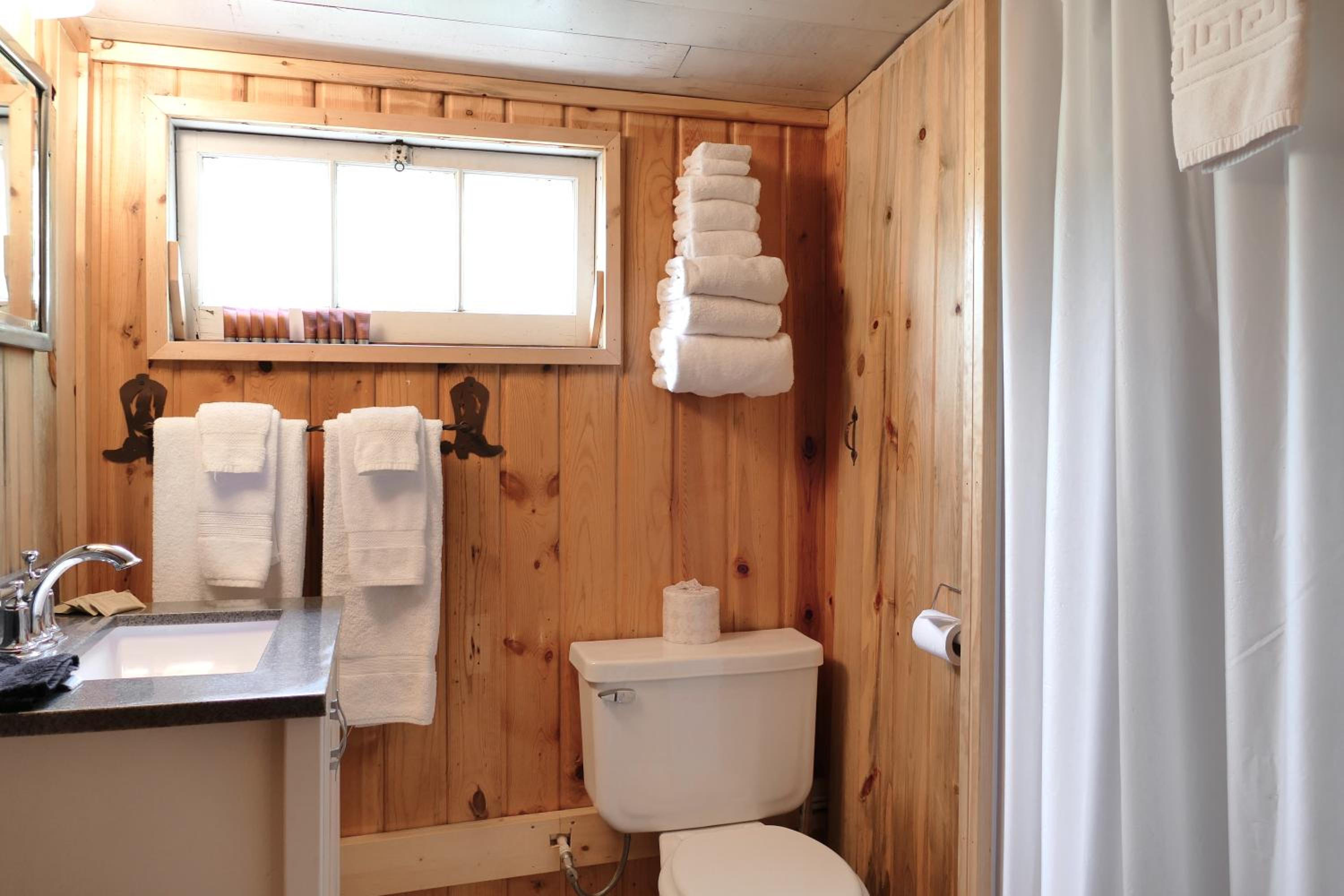 Cody Vacations - Trail Shop Inn - Property Image 5
