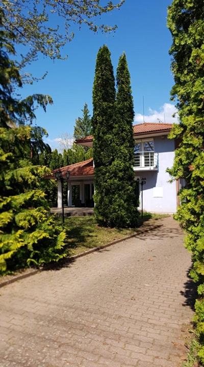 Megtart-lak Villa