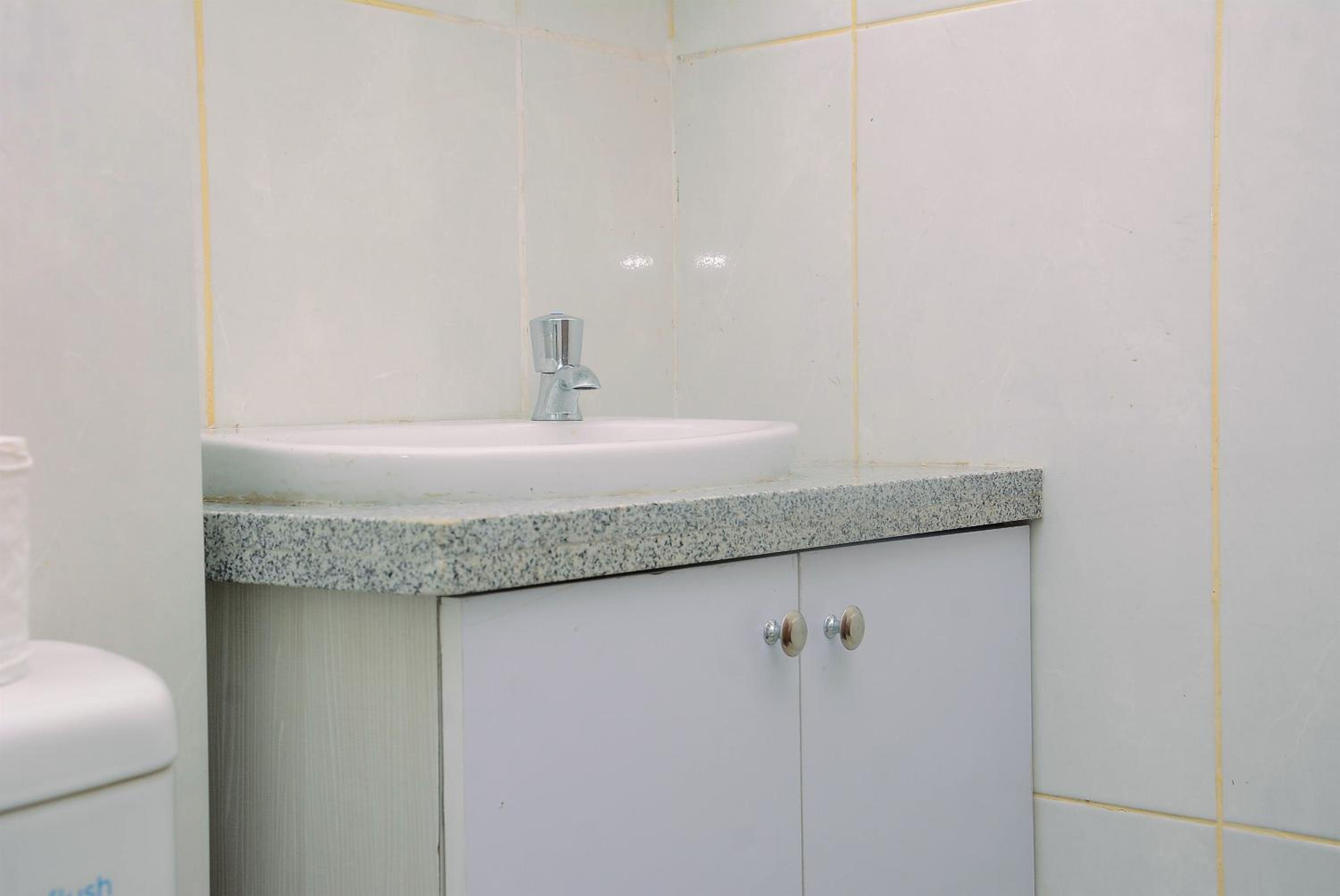 Comfy with Modern Style 1BR Grand Kamala Lagoon Apartment By Travelio, Pekayon Satu - 9