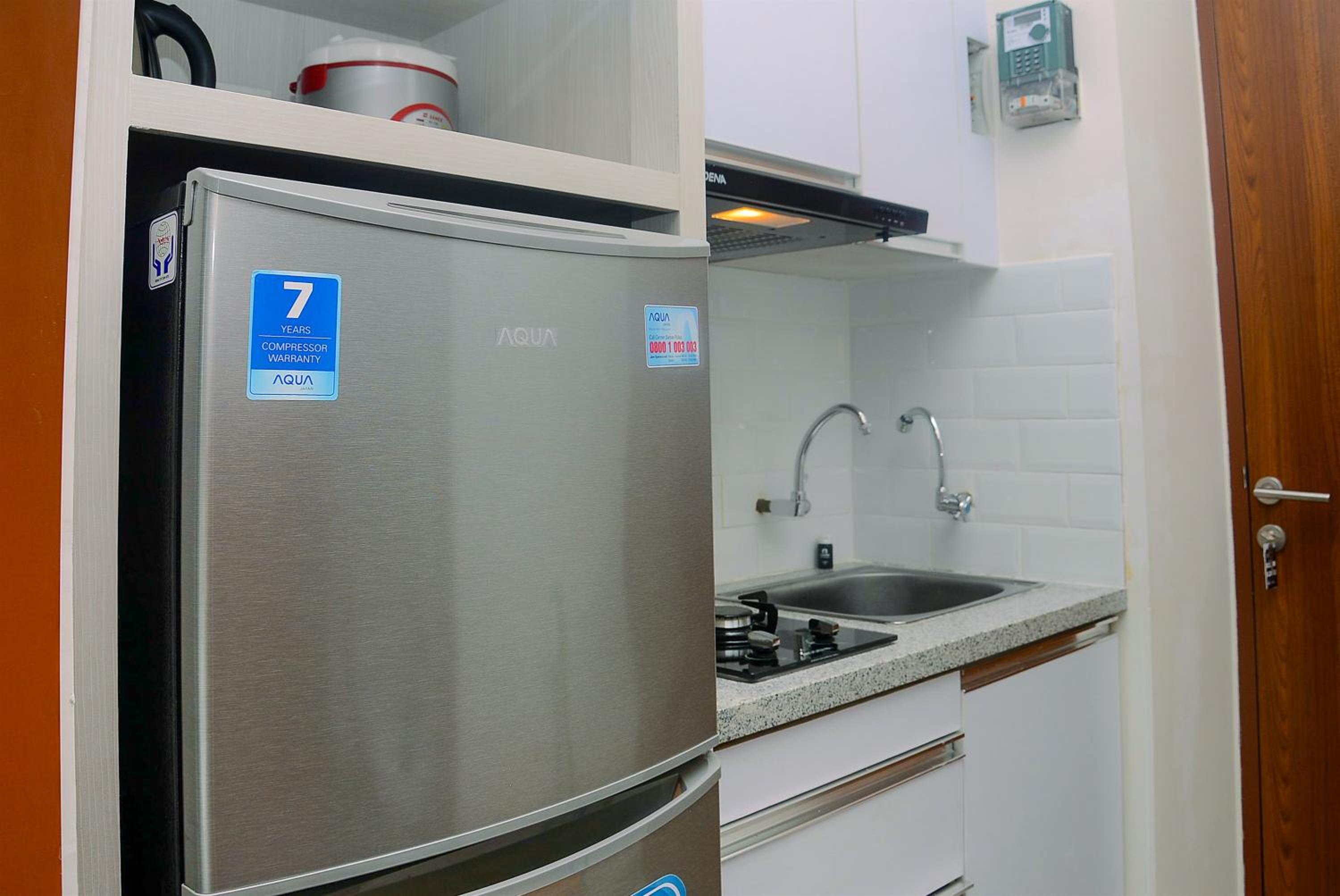 Comfy with Modern Style 1BR Grand Kamala Lagoon Apartment By Travelio, Pekayon Satu - 14