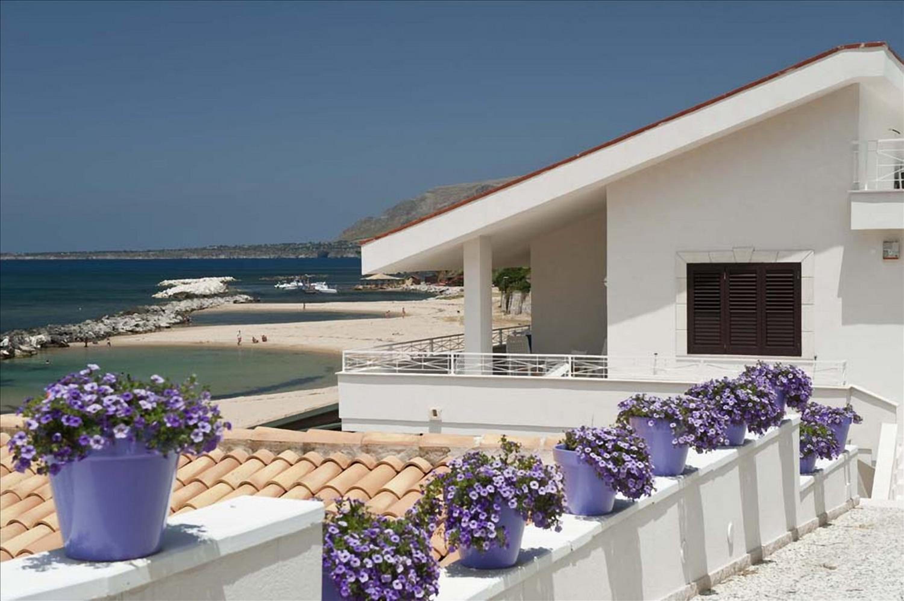 Spacious Apartment in Piano di Trappeto – Sea View