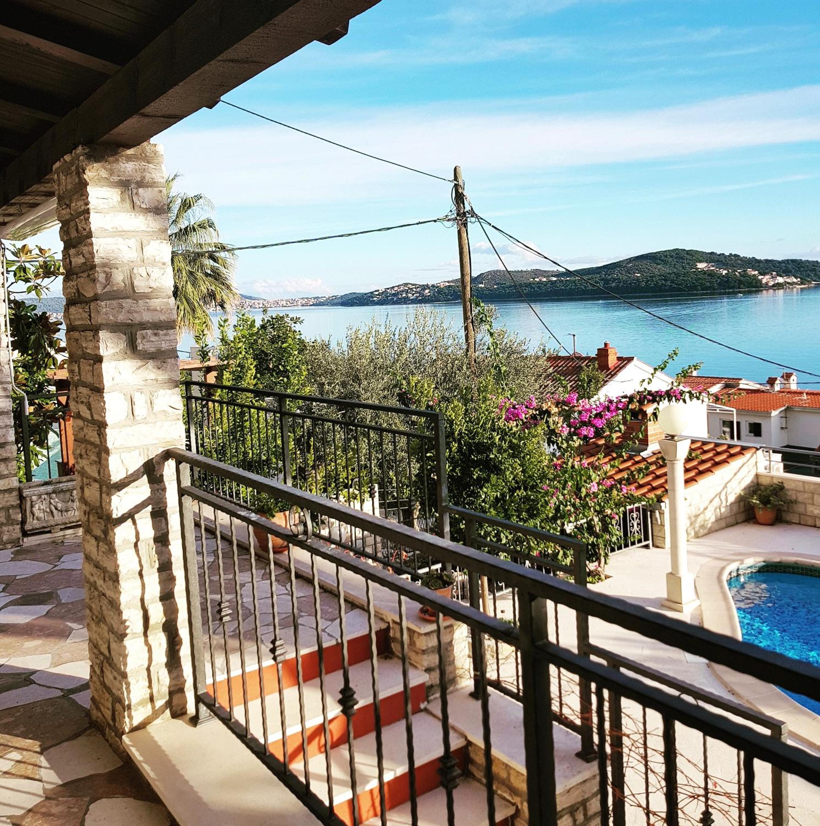 Spacious Villa in Seget Vranjica with Private Pool