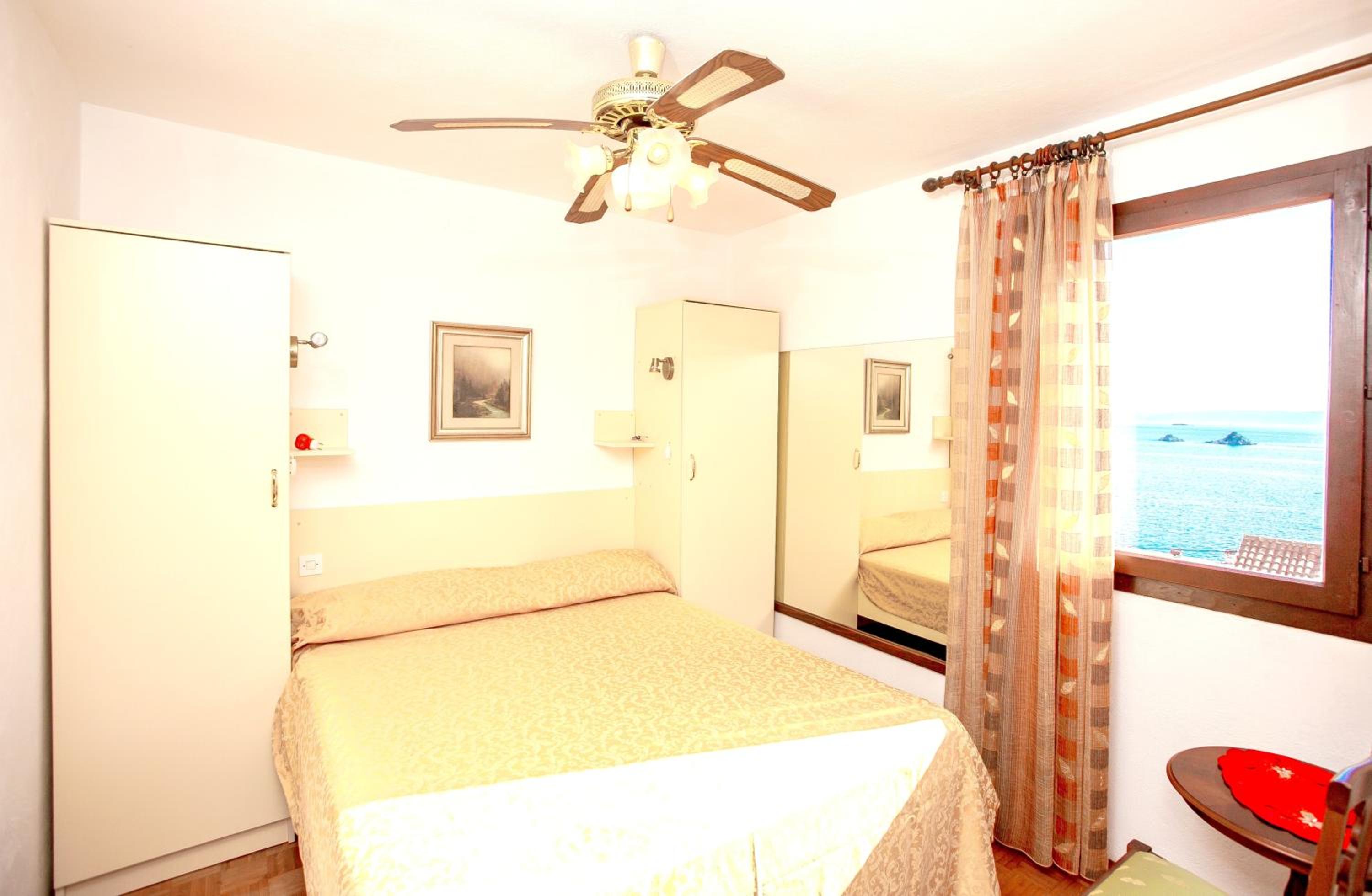 Spacious Villa in Seget Vranjica with Private Pool