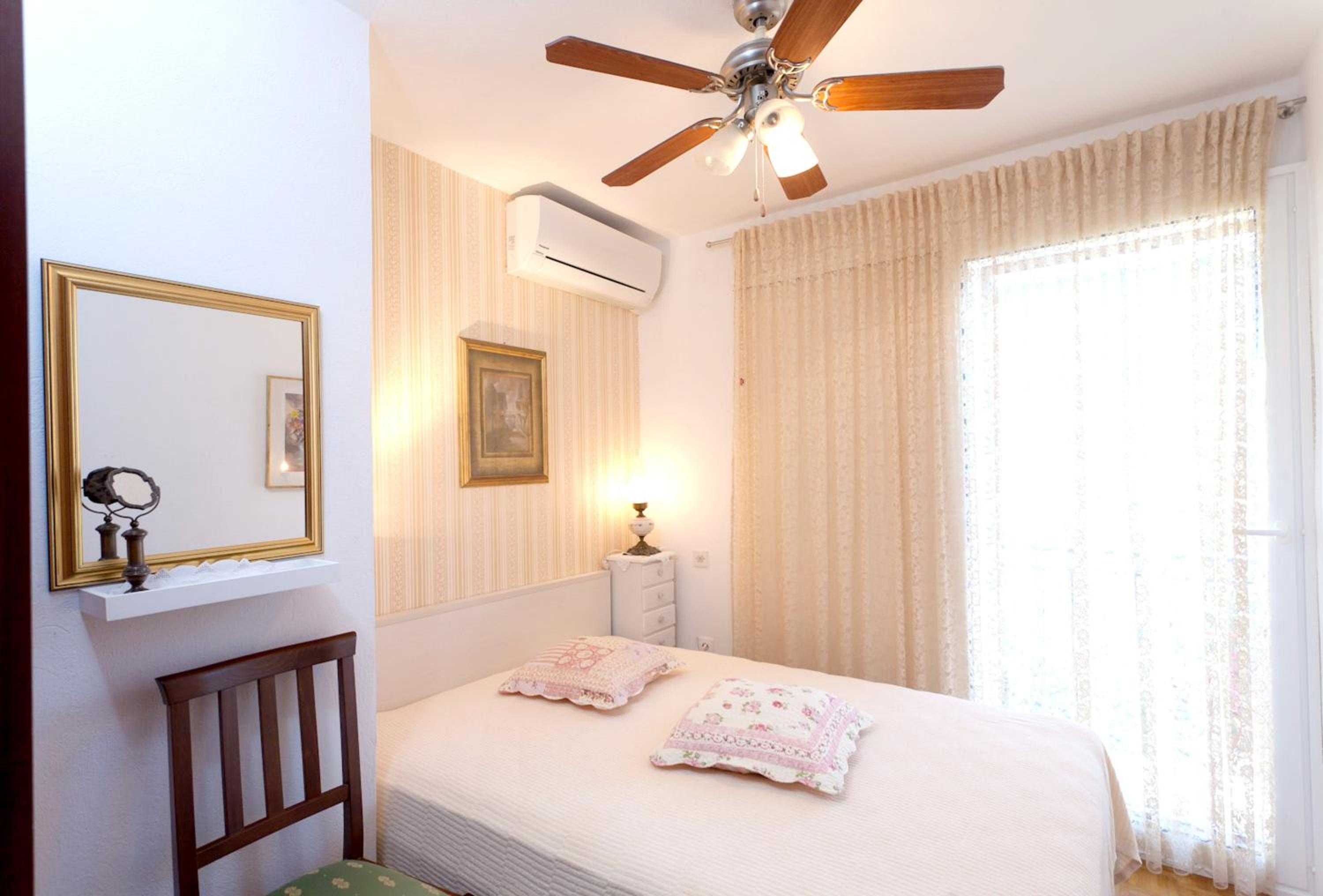 Spacious Villa in Seget Vranjica with Private Pool