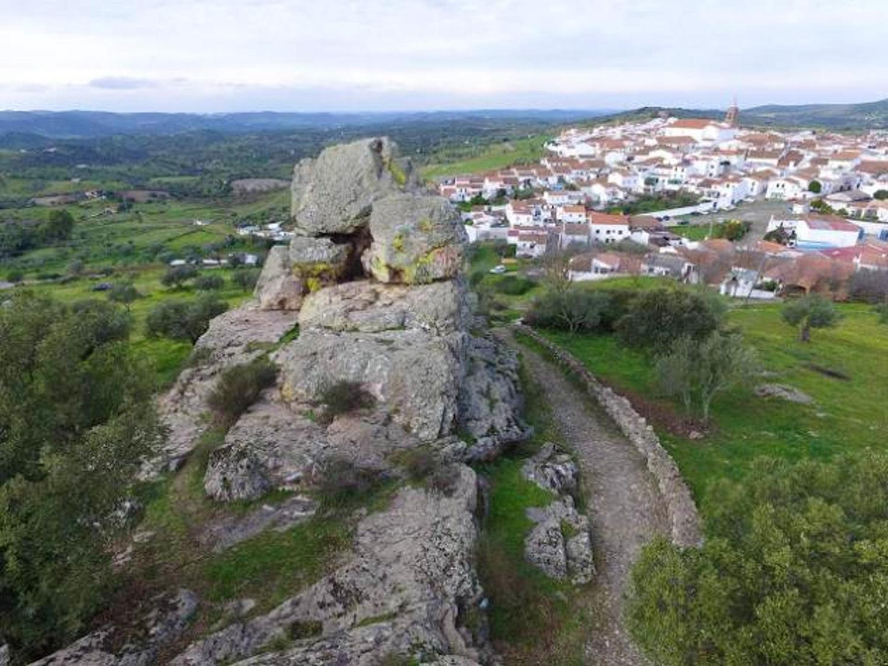Charming house with mountain view in Encinasola, fireplace