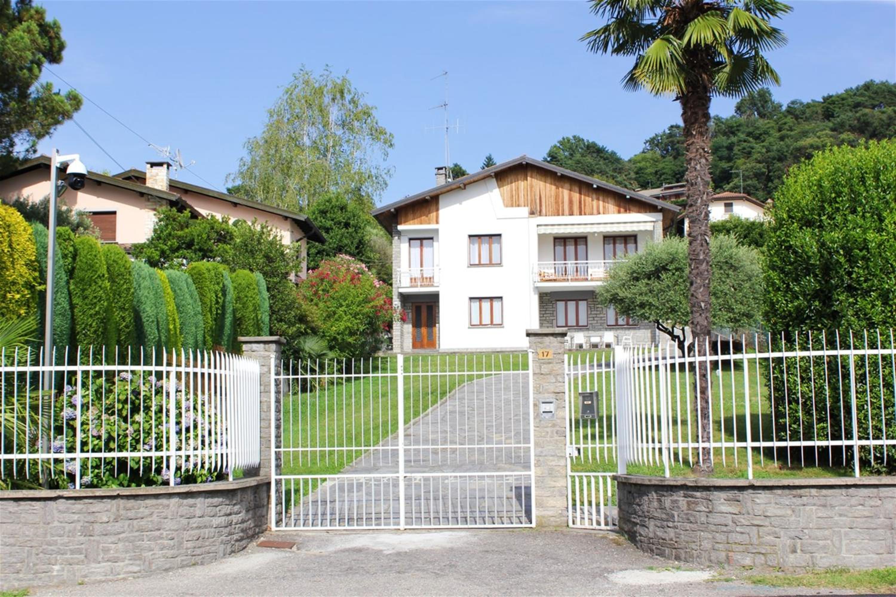 Luxury Villa in Ranco with Pool