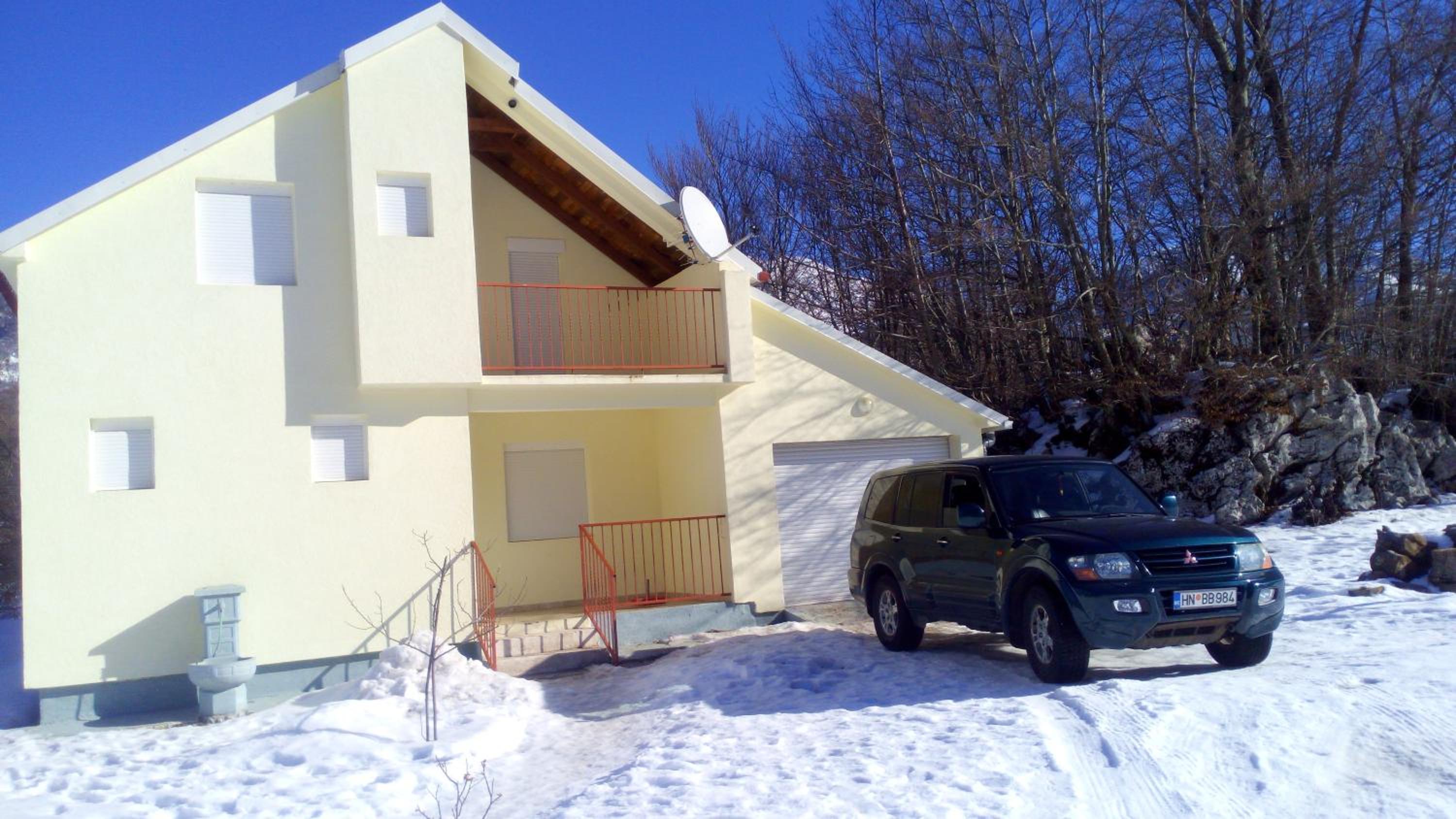 Charming chalet in Herceg Novi with fenced garden view 3
