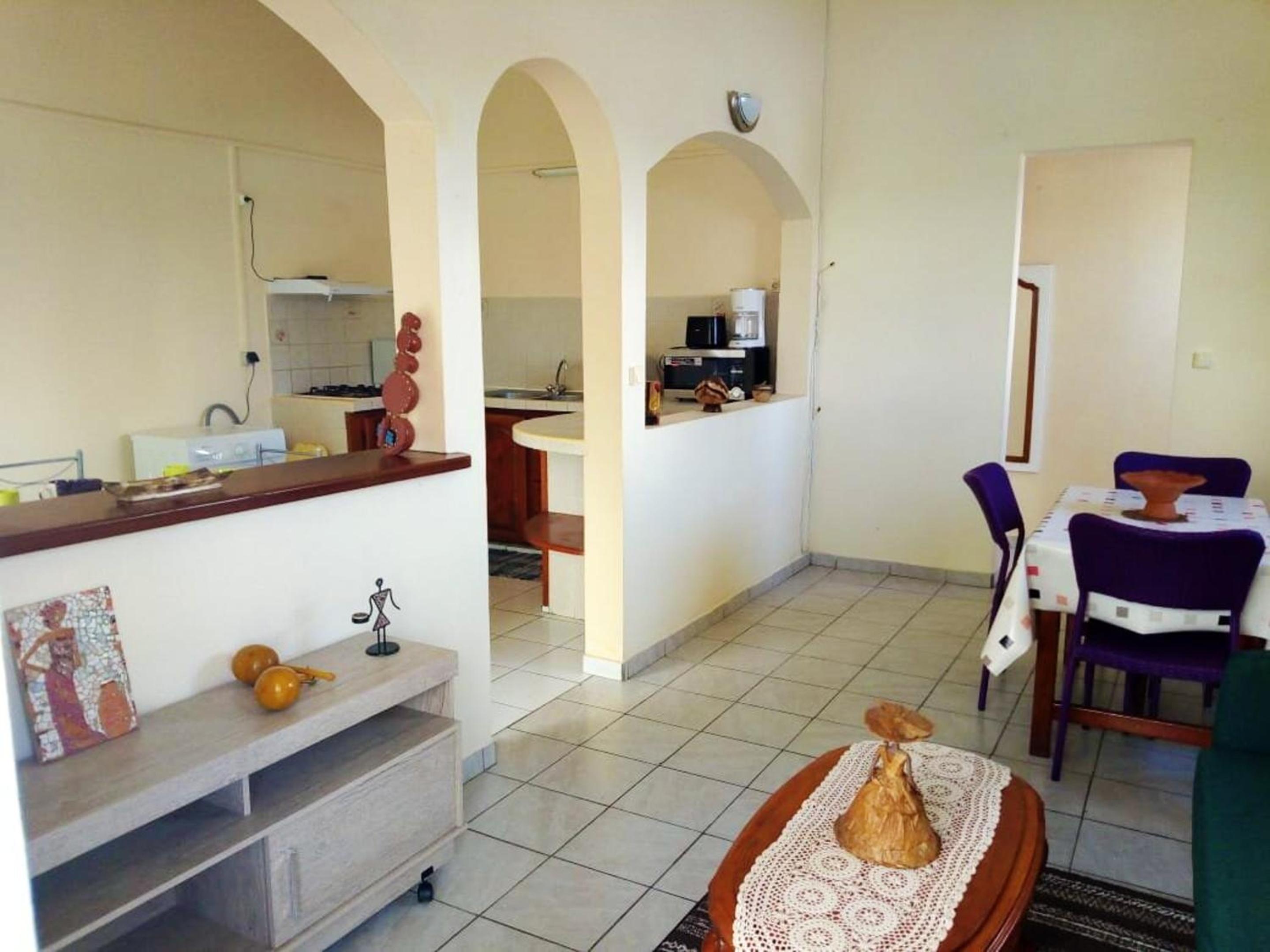 Appartement confortable a Lamentin jardin cloture 80 m²