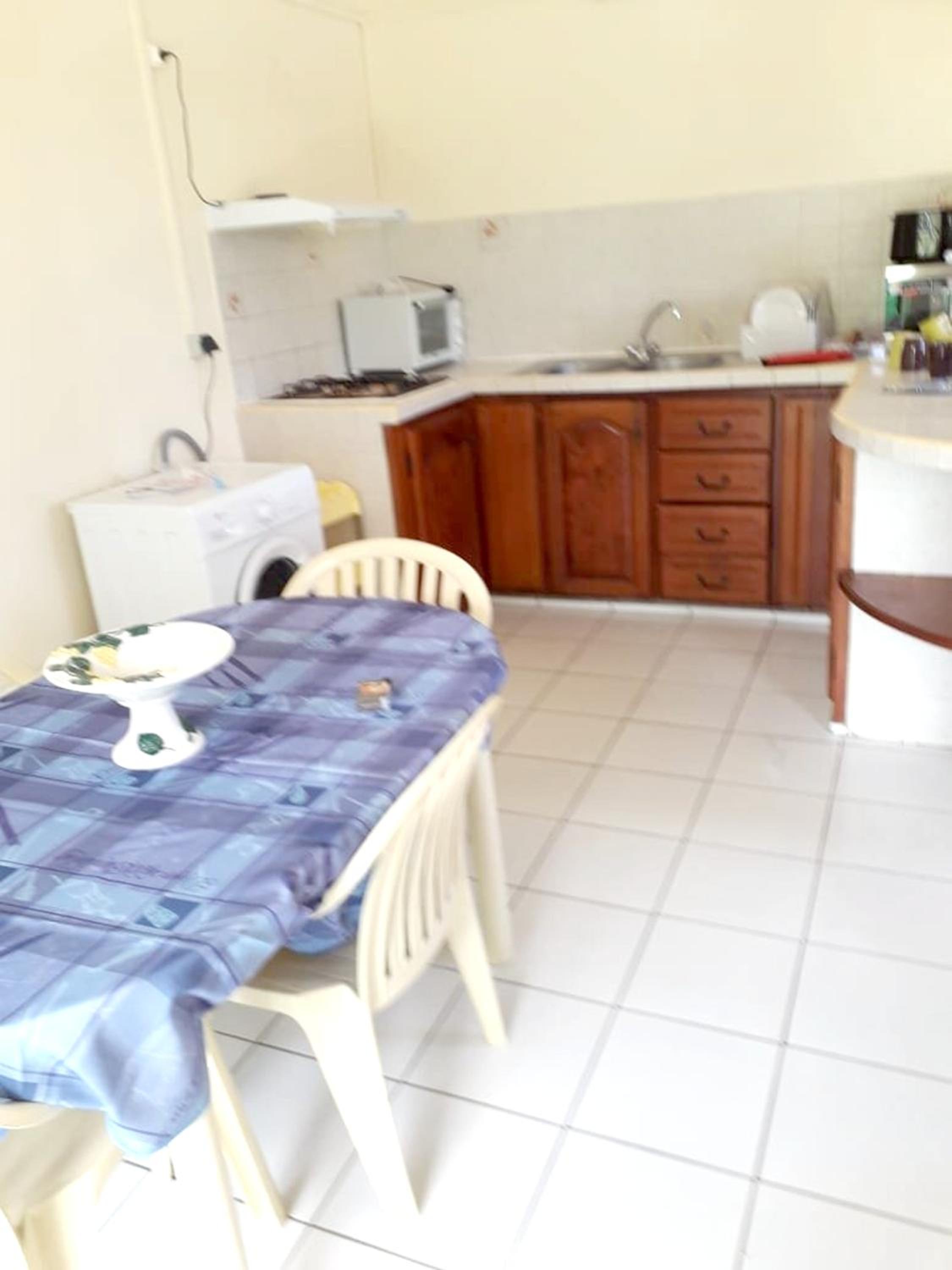 Appartement confortable a Lamentin jardin cloture 80 m²