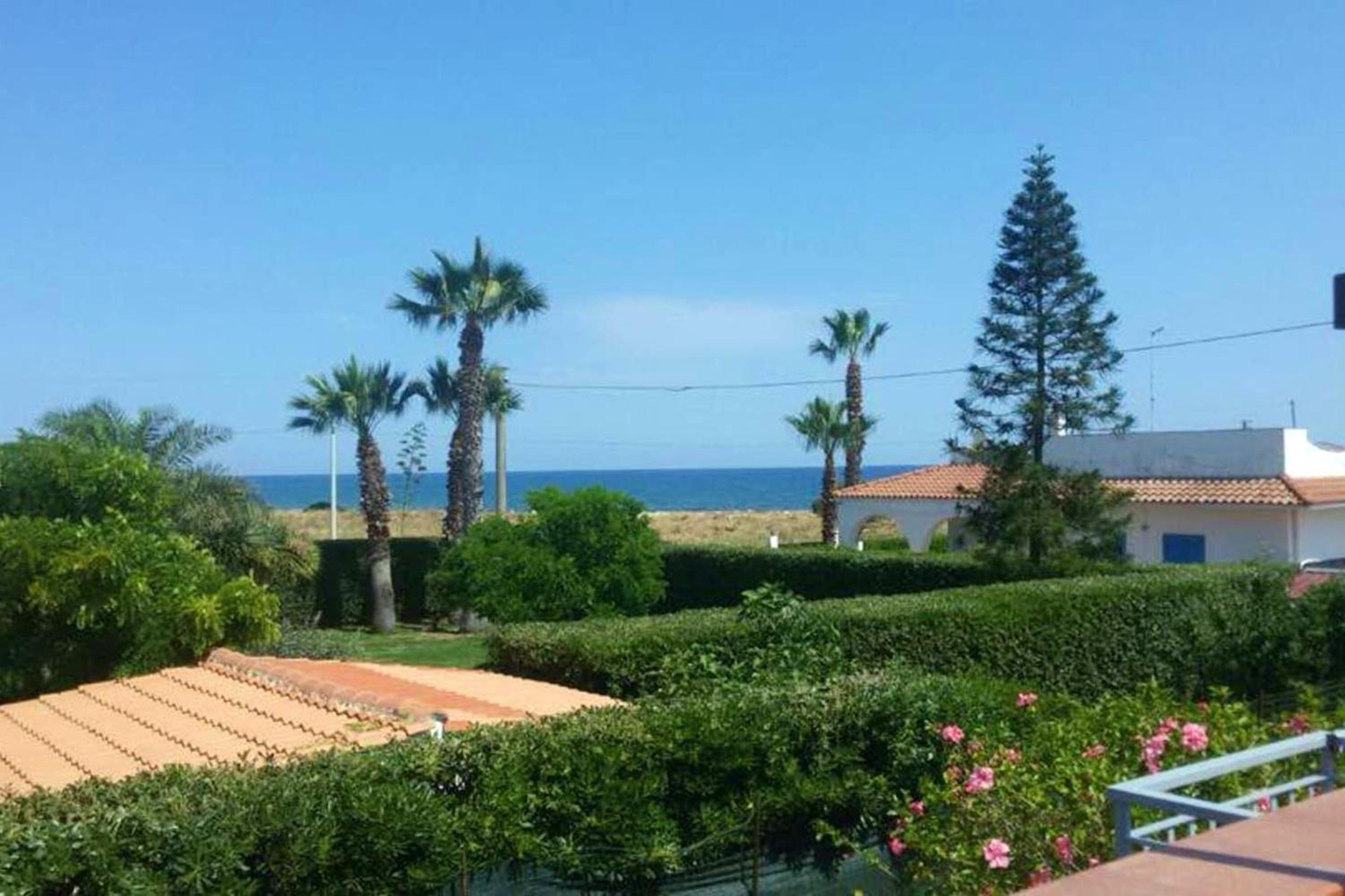 Charming apartment with sea view in Fontane Bianche 90m² view 2