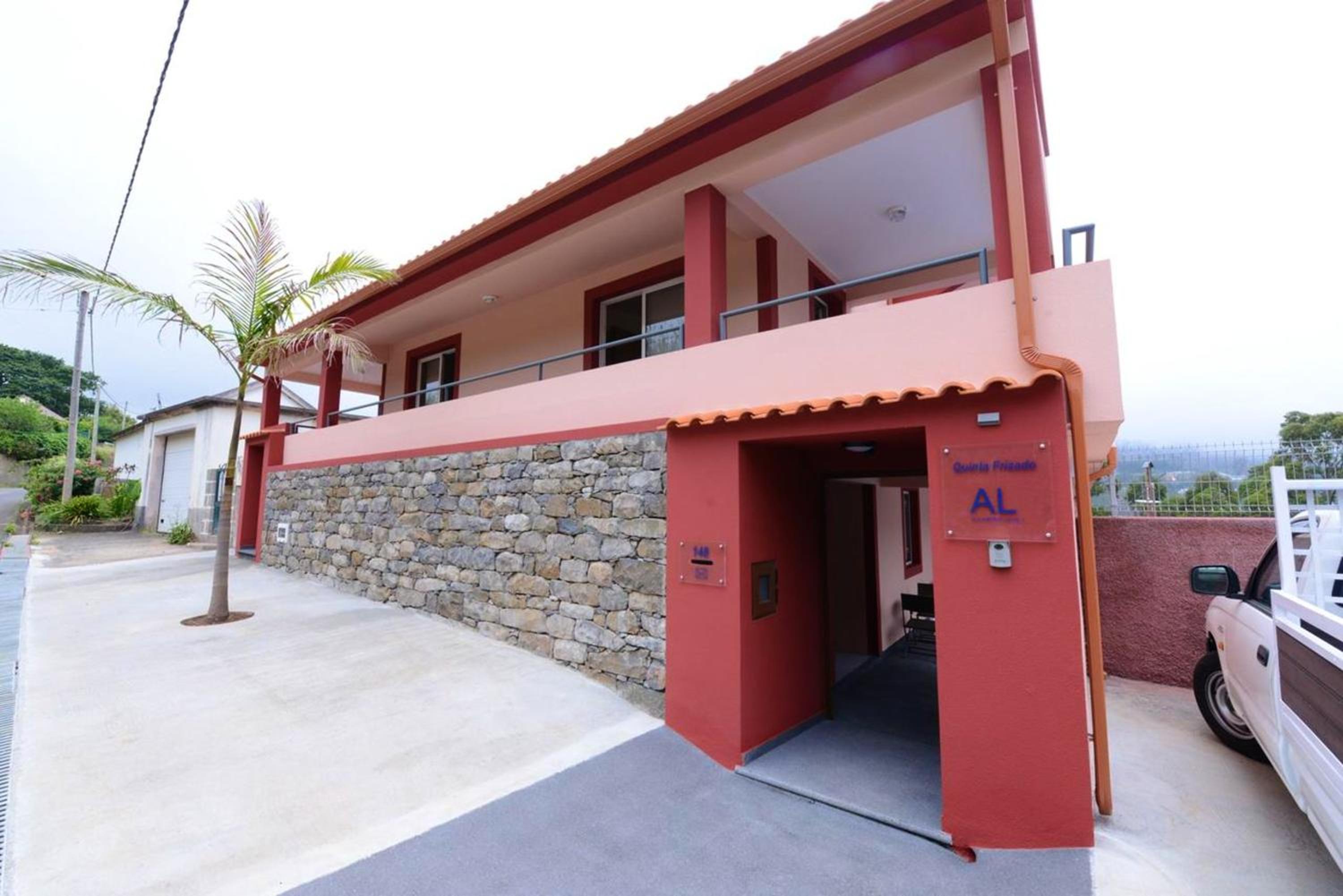Charming Apartment in Prazeres with Shared Pool - 150 m²