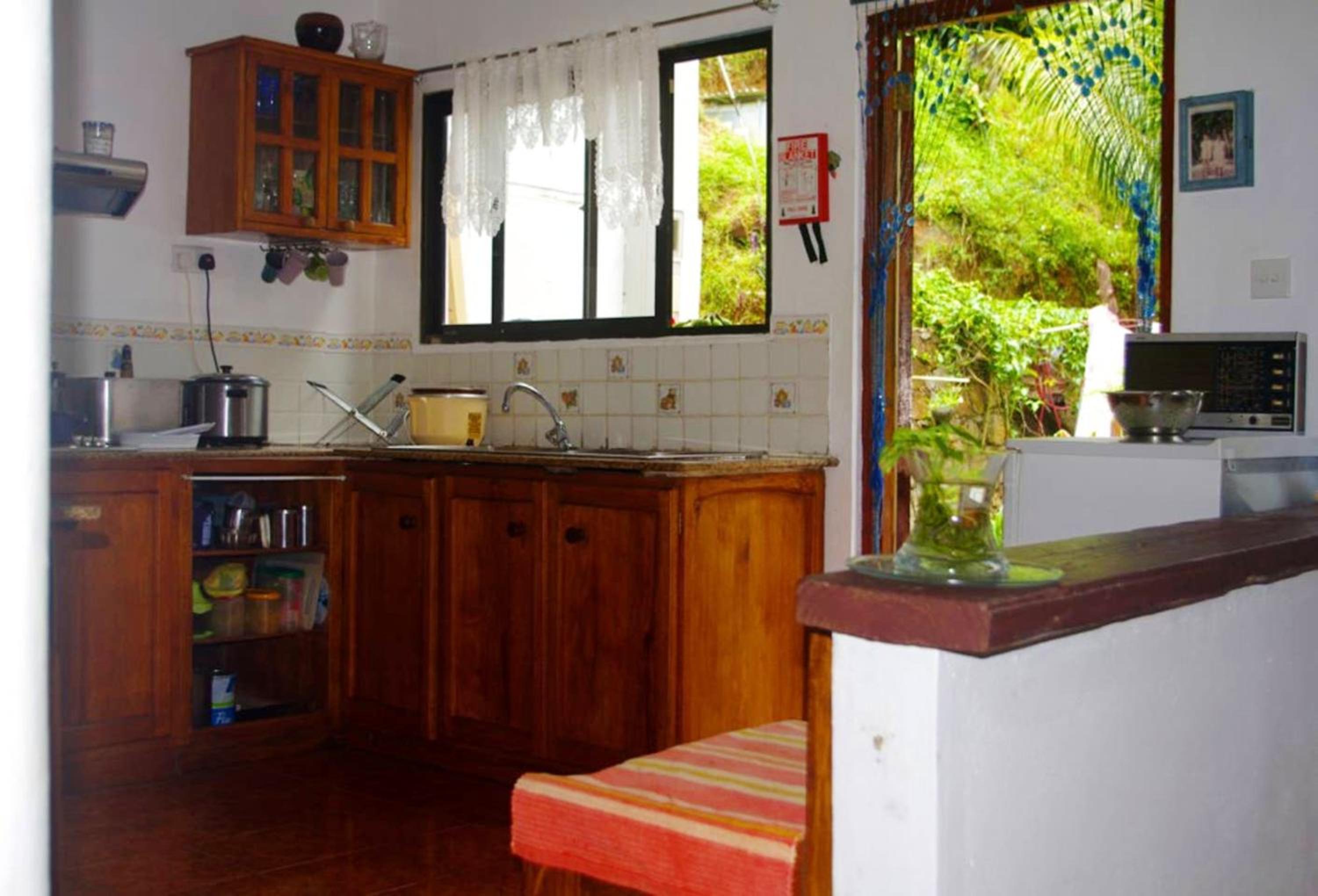 Charming house in Victoria with mountain view view 2