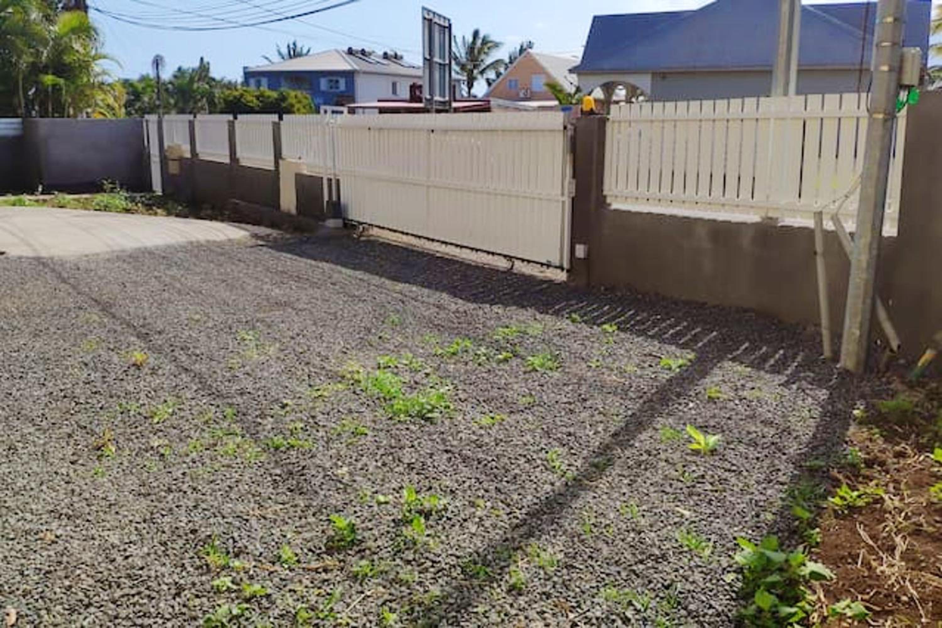 Appartement charmant à Saint Pierre 44 m² avec jardin clôturé view 3