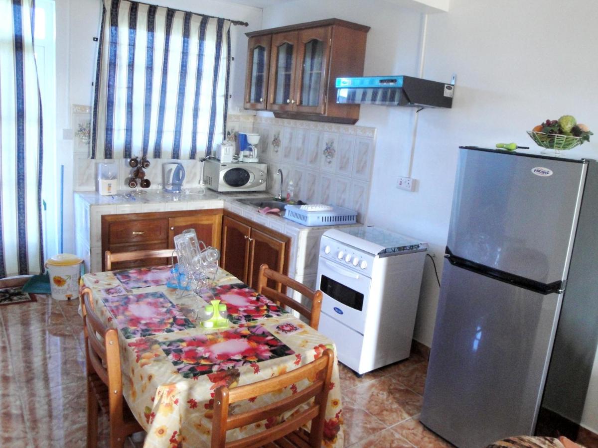 2 bedrooms appartement at Pointe aux Piments 200 m away from the beach with sea view shared pool and terrace photo 3