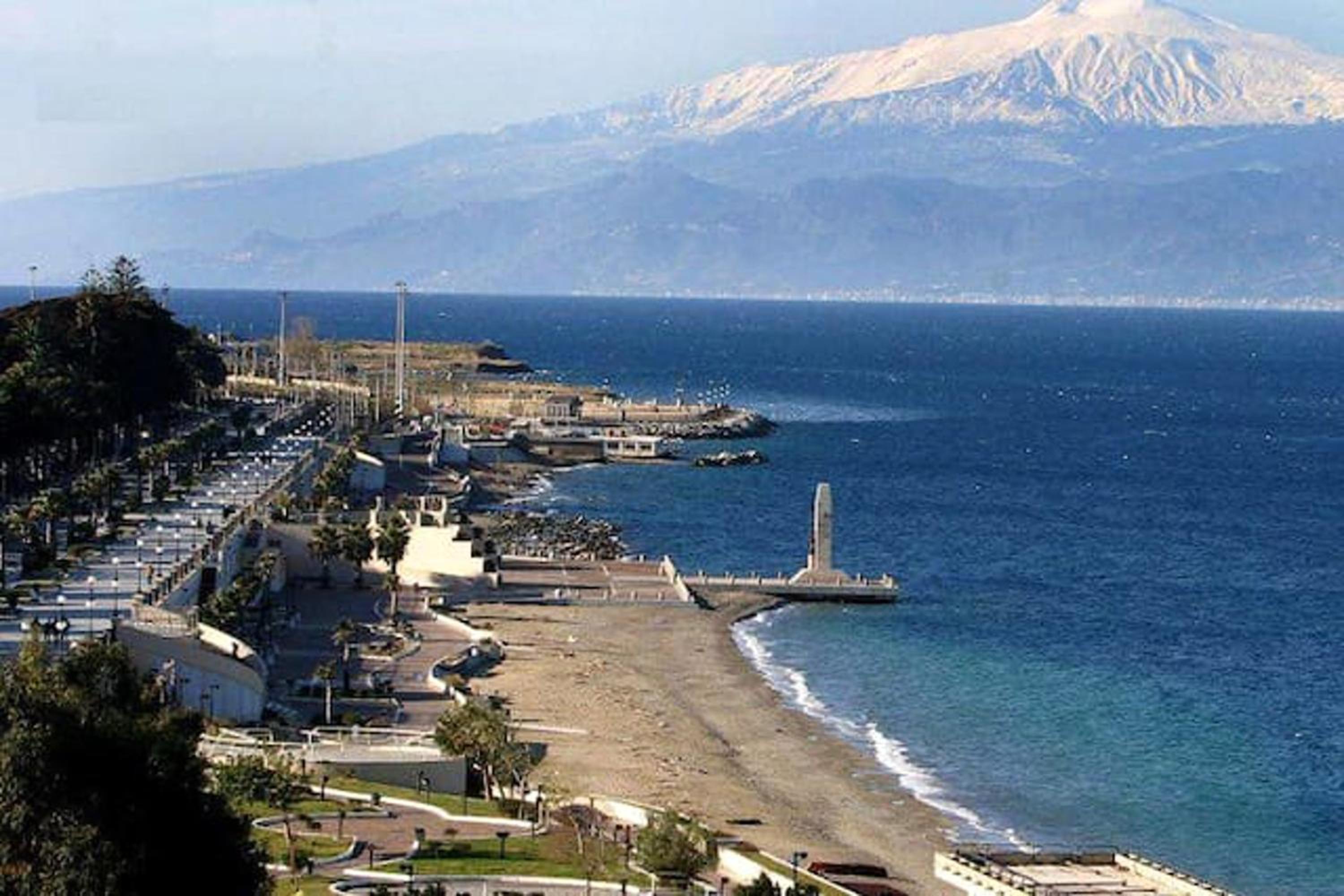 Cozy apartment in Reggio Calabria 55m² with terrace view 2