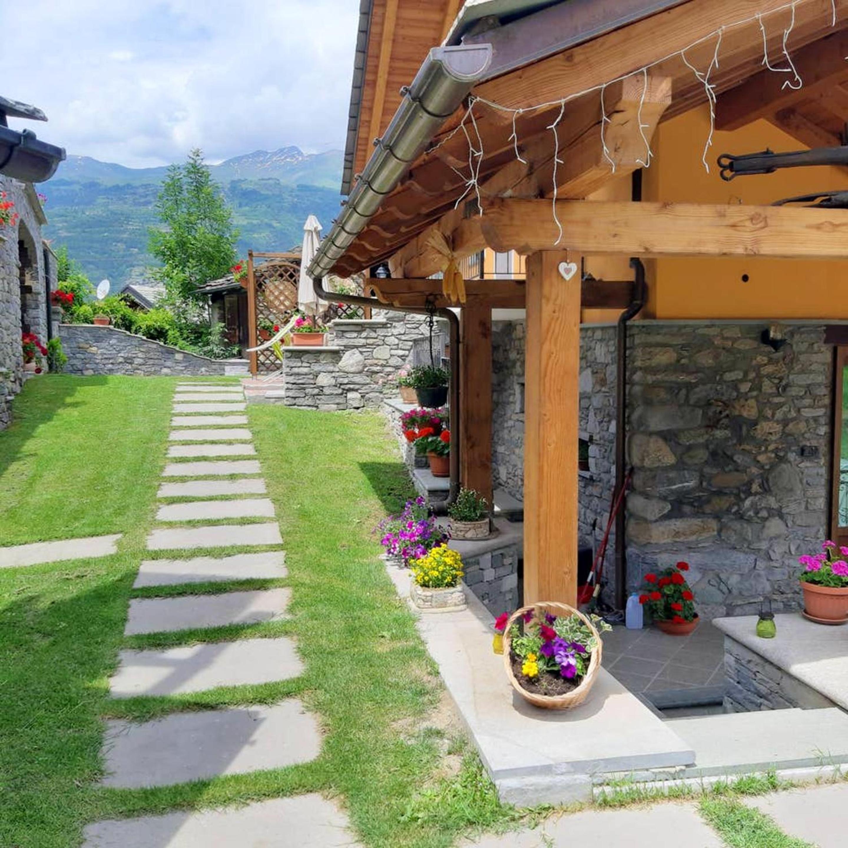 Charming Apartment in Aymavilles with Mountain View view 2