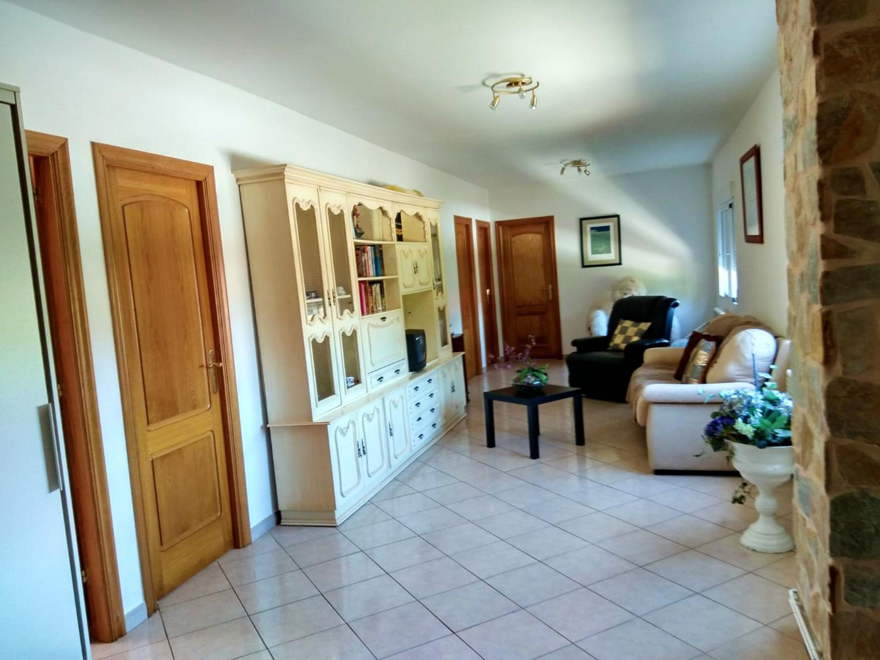 Spacious House with Garden in Touro – Family-Friendly view 2